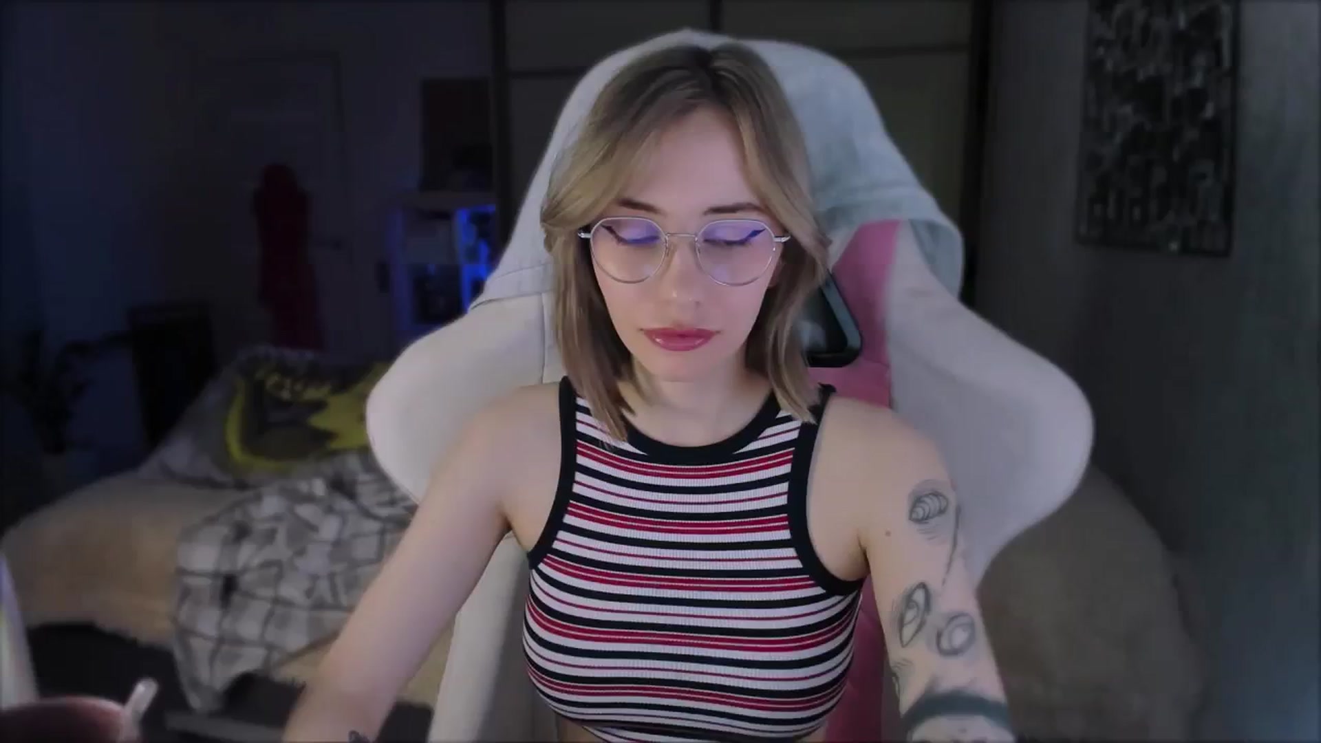 Gallery image thumbnail from Space_Eva's myfreecams stream on, 02/22/2024, 02:35 image 10 of 20
