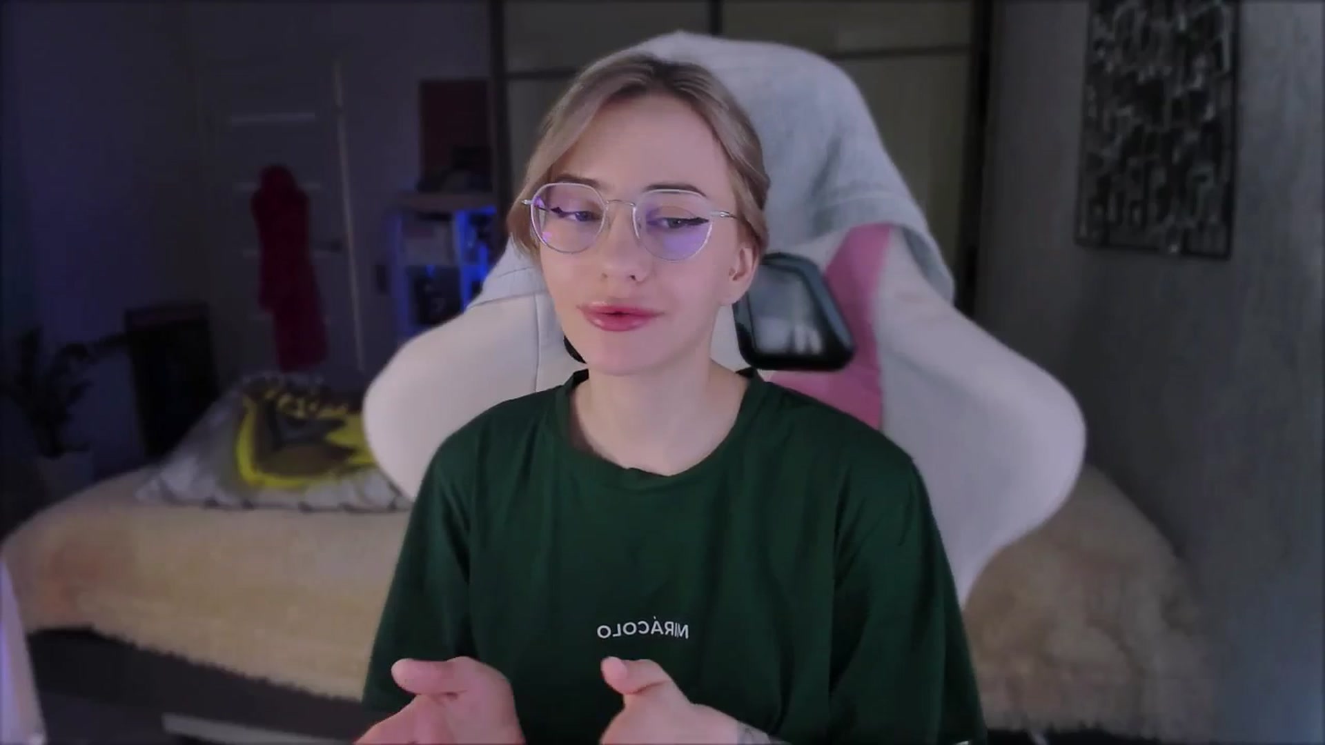 Gallery image thumbnail from Space_Eva's myfreecams stream on, 02/22/2024, 04:26 image 4 of 20
