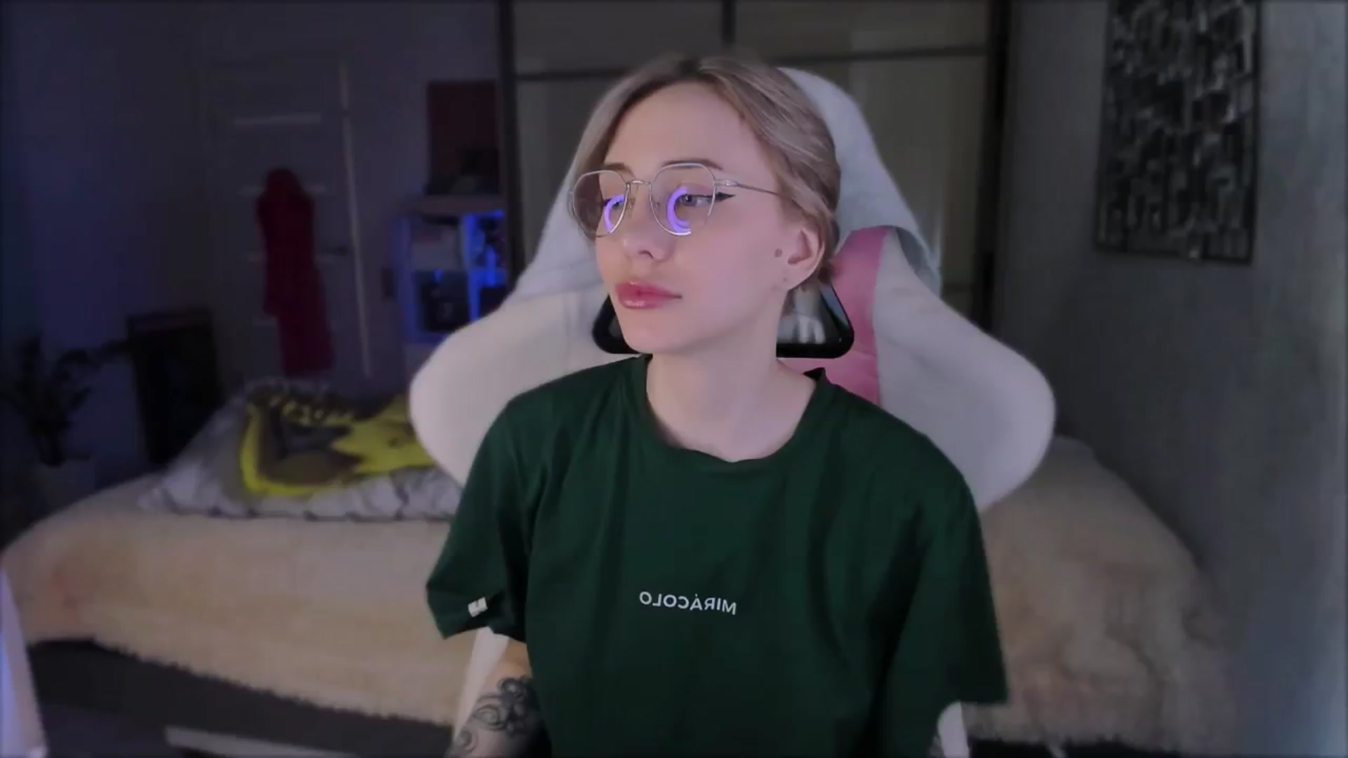Gallery image thumbnail from Space_Eva's myfreecams stream on, 02/22/2024, 04:26 image 2 of 20