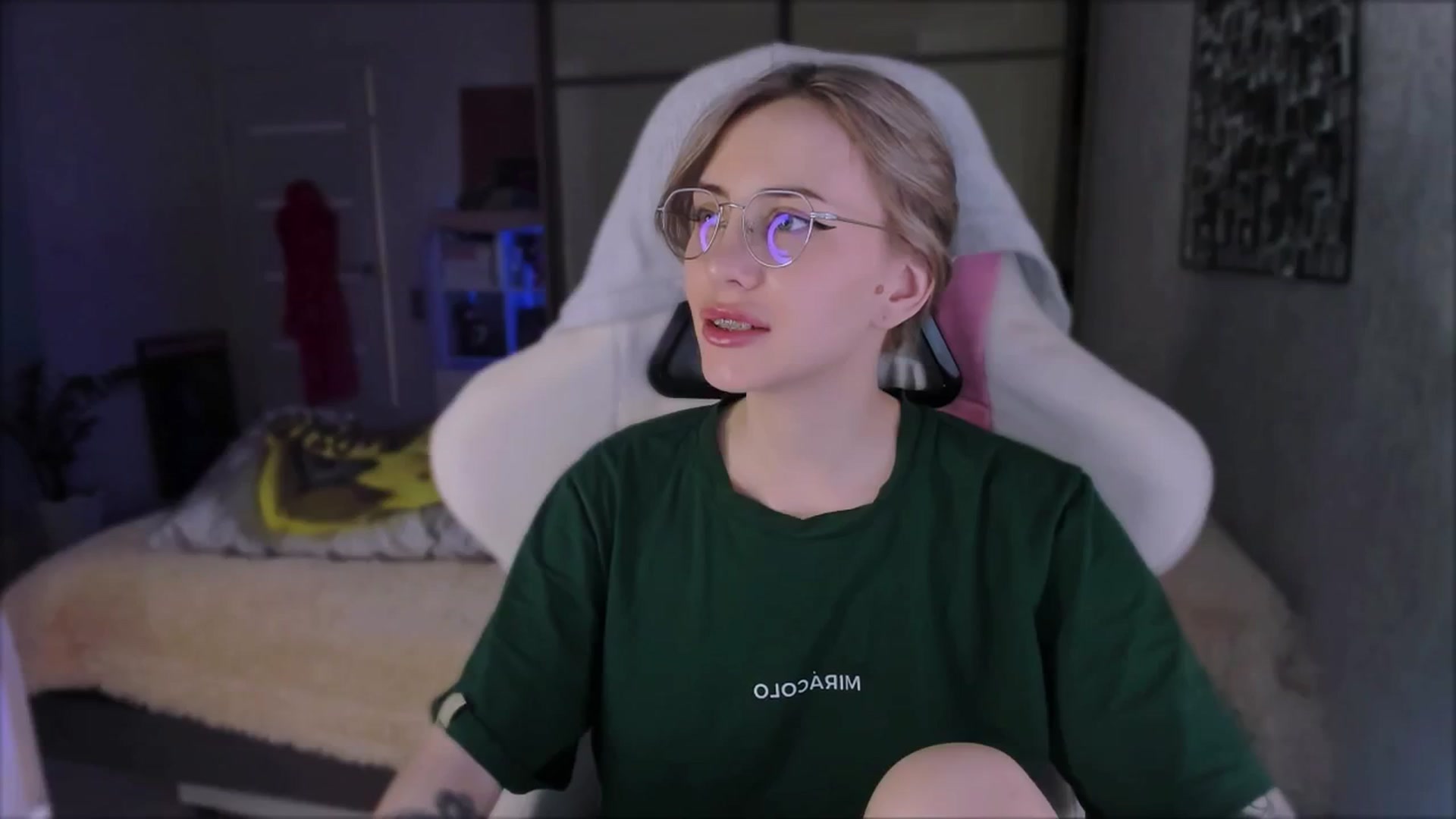 Gallery image thumbnail from Space_Eva's myfreecams stream on, 02/22/2024, 04:26 image 13 of 20