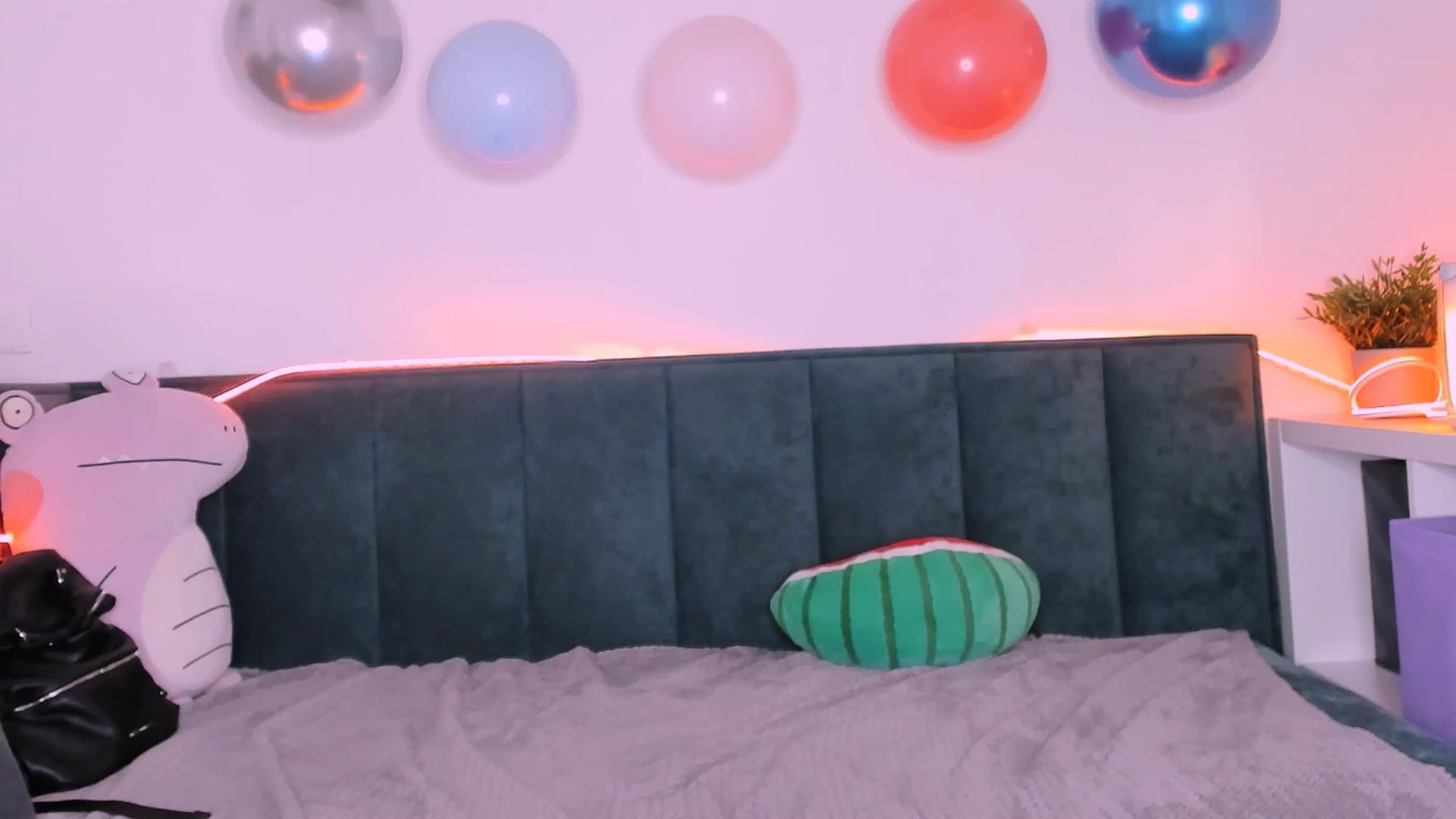 Gallery image thumbnail from Space_Eva's myfreecams stream on, 08/06/2024, 04:53 image 13 of 20