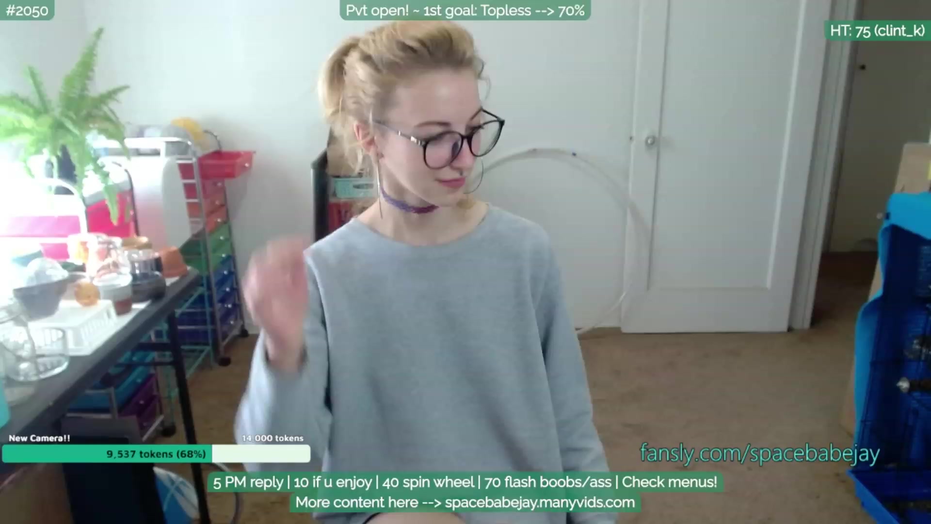 Gallery image thumbnail from Spacebabejay's myfreecams stream on, 11/17/2022, 19:37 image 12 of 20