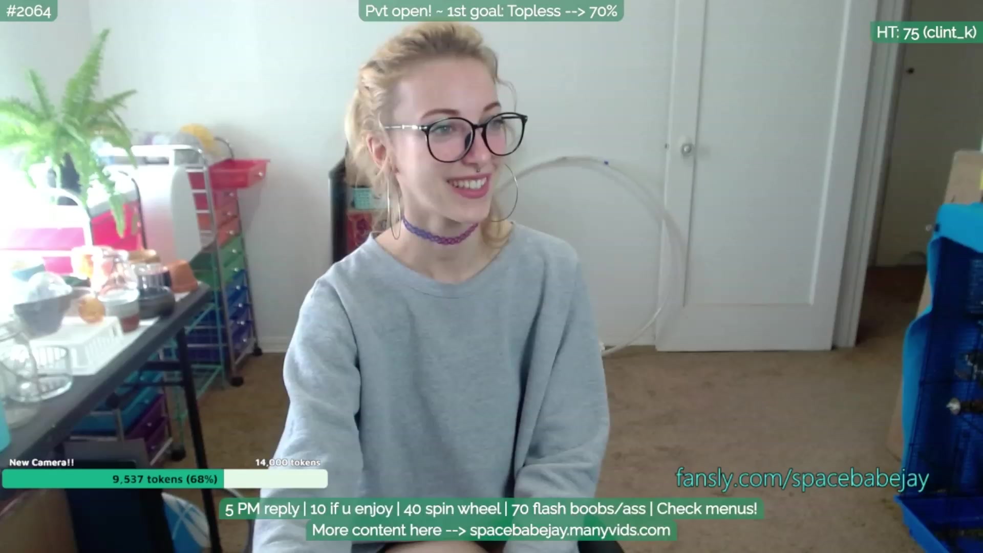 Gallery image thumbnail from Spacebabejay's myfreecams stream on, 11/17/2022, 19:37 image 9 of 20