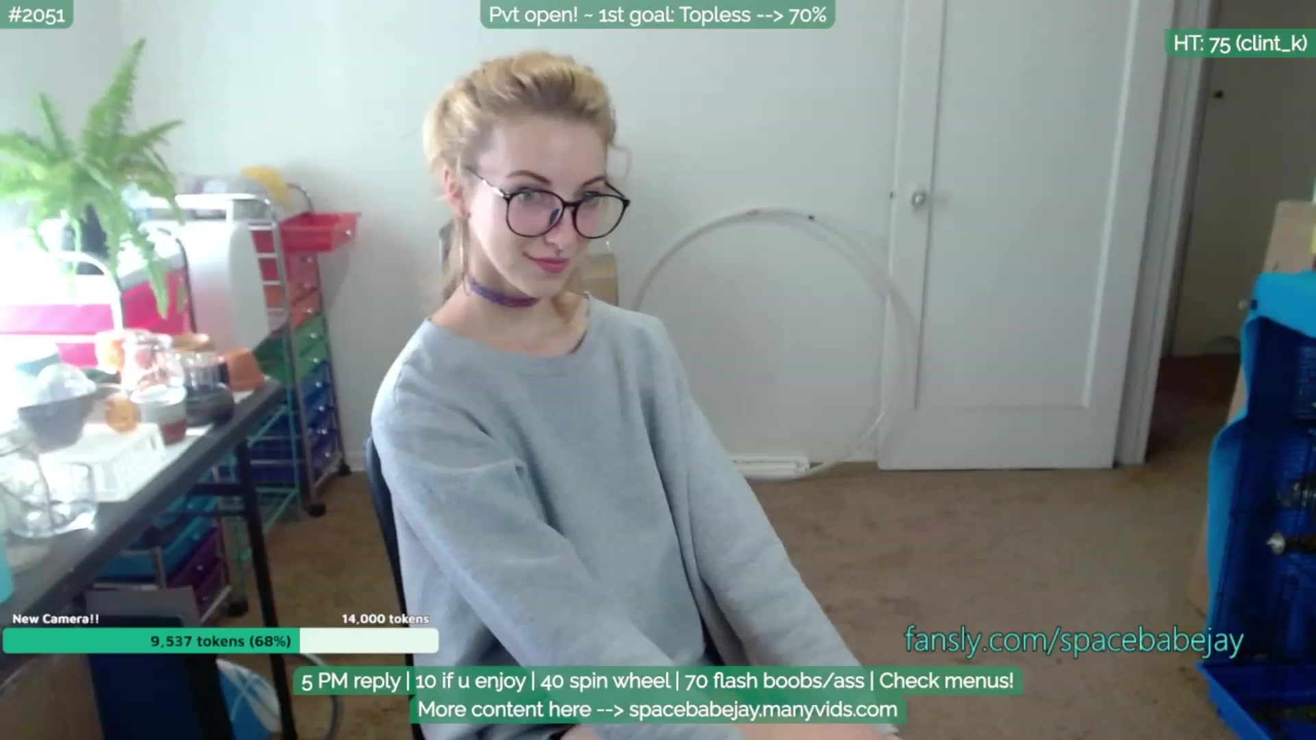 Gallery image thumbnail from Spacebabejay's myfreecams stream on, 11/17/2022, 19:37 image 17 of 20