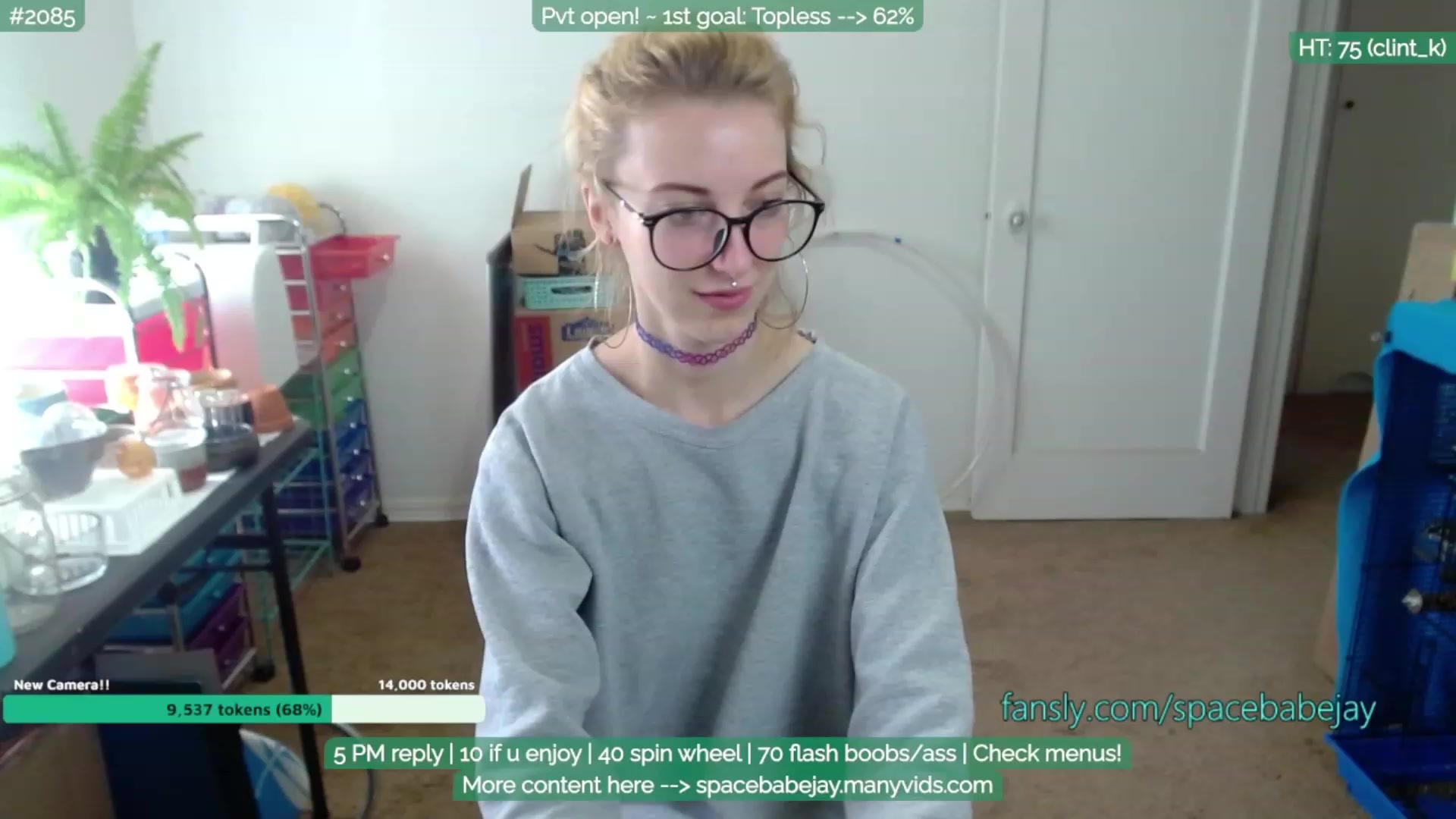 Gallery image thumbnail from Spacebabejay's myfreecams stream on, 11/17/2022, 19:37 image 4 of 20