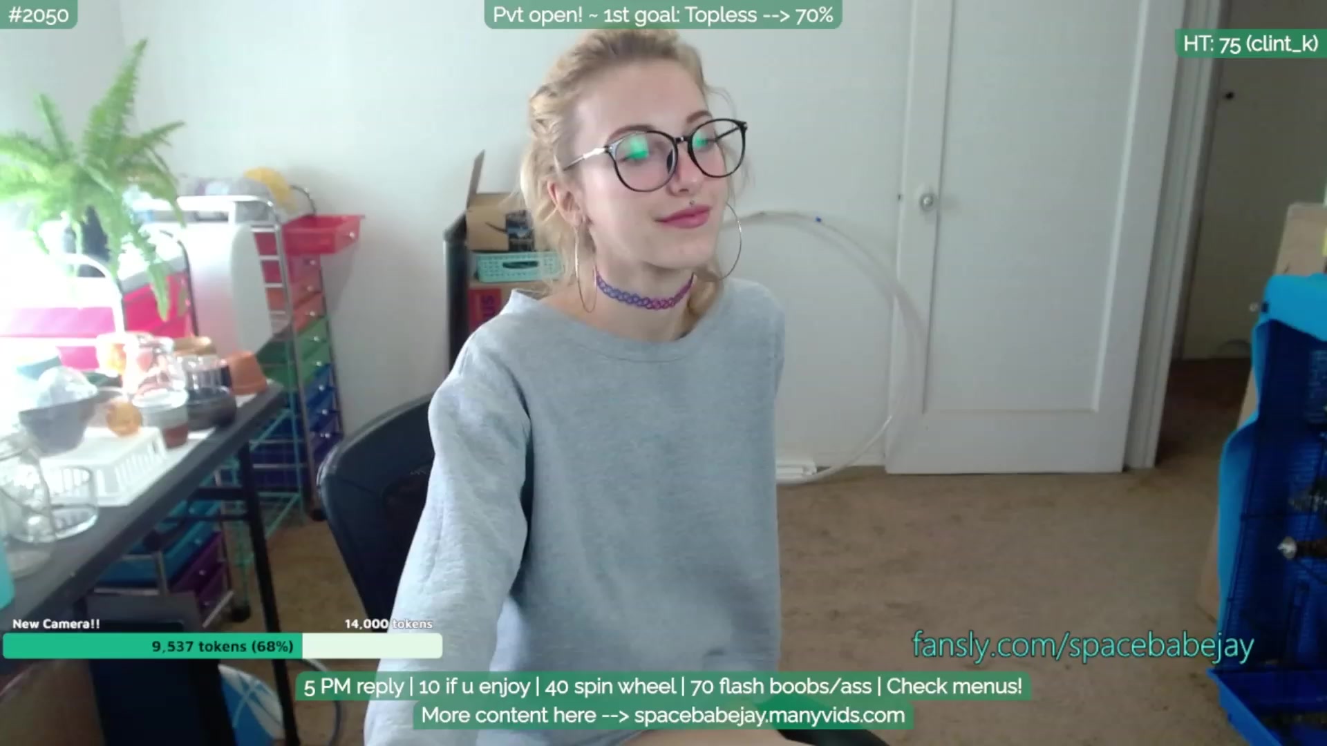Gallery image thumbnail from Spacebabejay's myfreecams stream on, 11/17/2022, 19:37 image 13 of 20