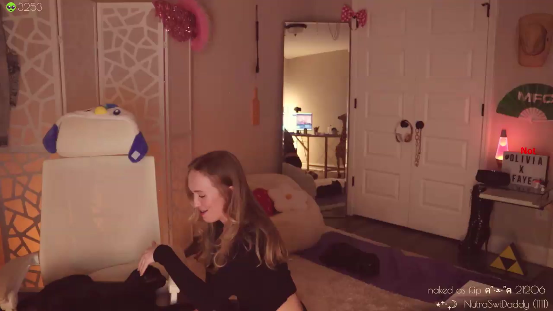 Gallery image thumbnail from Spacegurrrl's myfreecams stream on, 07/12/2026, 04:30 image 13 of 20