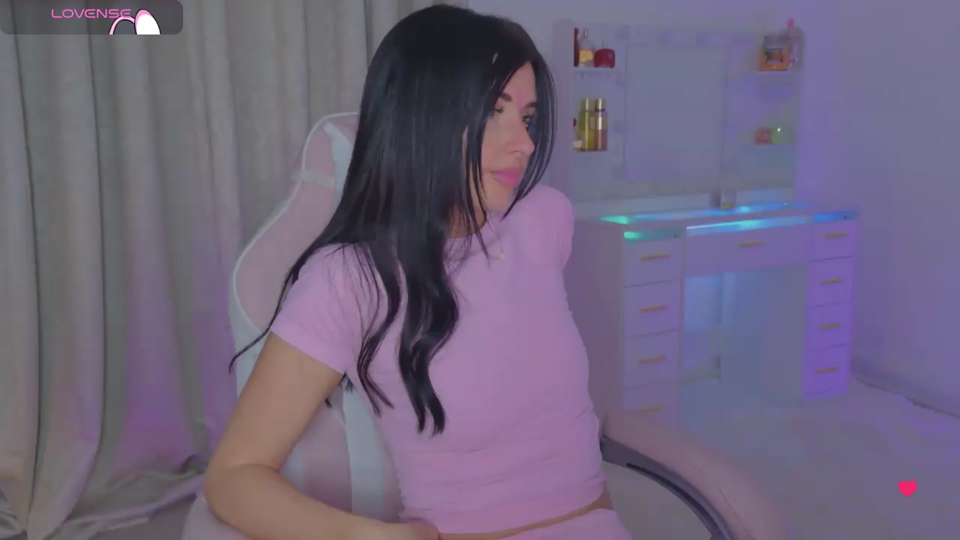 Gallery image thumbnail from Spanks_Wife's myfreecams stream on, 06/08/2026, 19:57 image 17 of 20