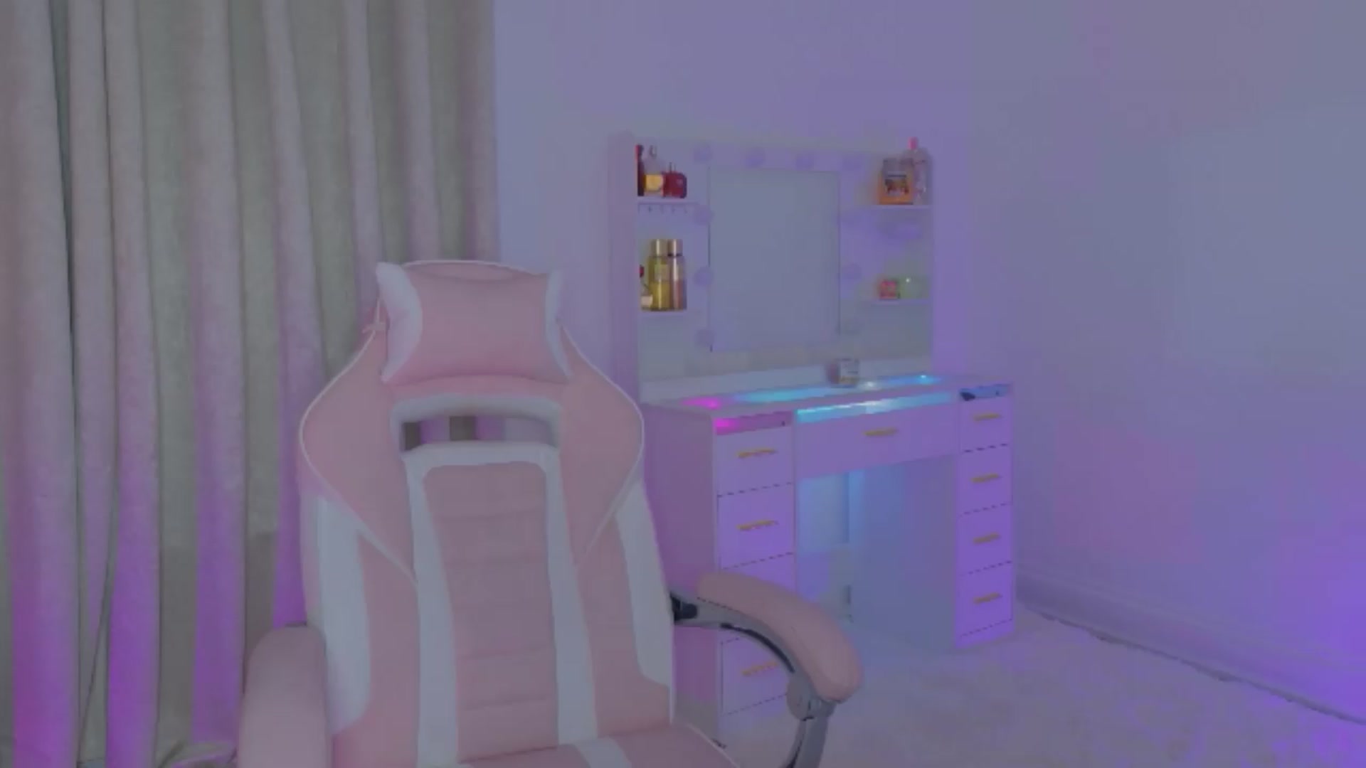 Gallery image thumbnail from Spanks_Wife's myfreecams stream on, 06/12/2026, 17:44 image 13 of 20