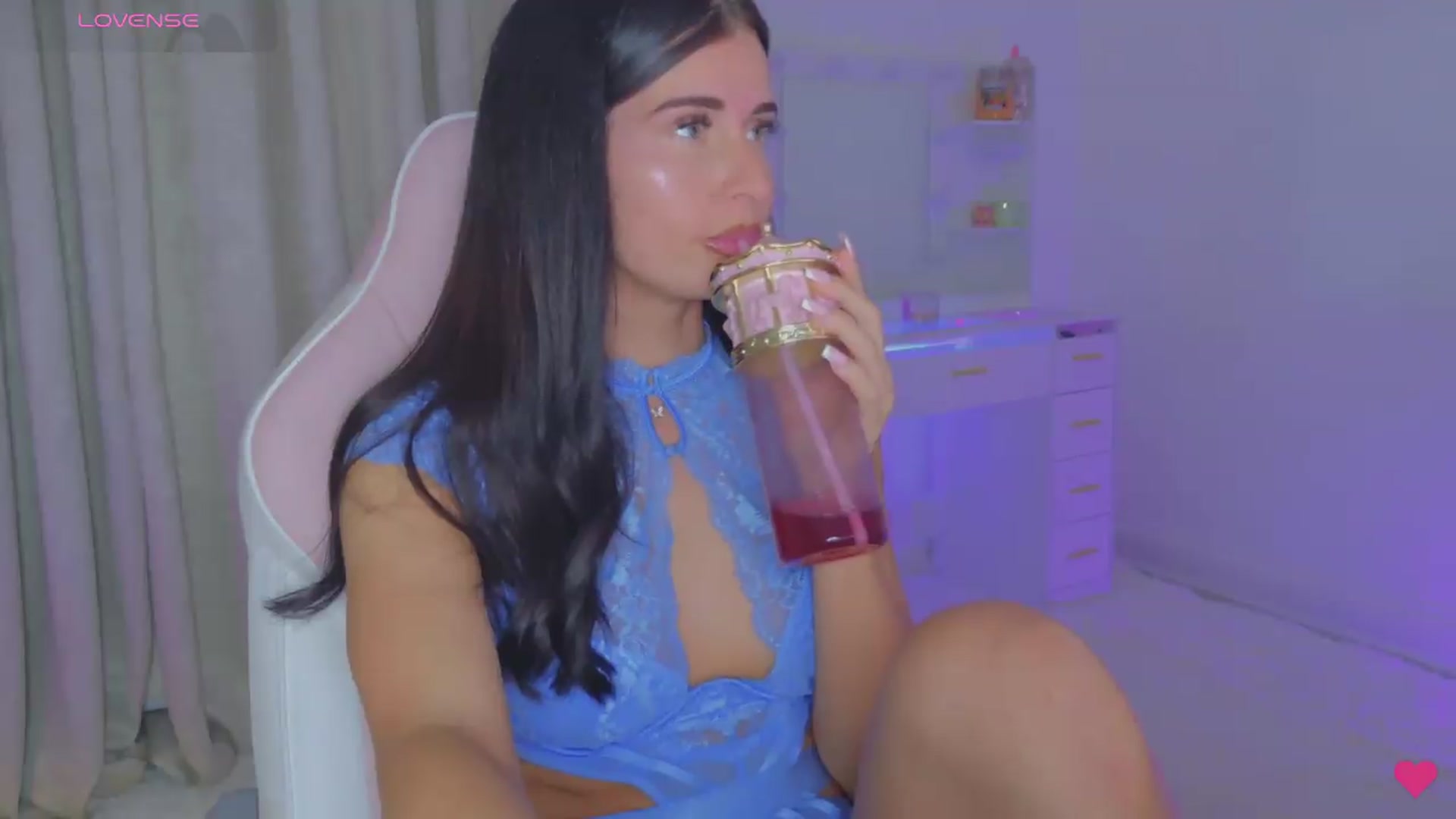 Gallery image thumbnail from Spanks_Wife's myfreecams stream on, 06/14/2026, 18:12 image 18 of 20