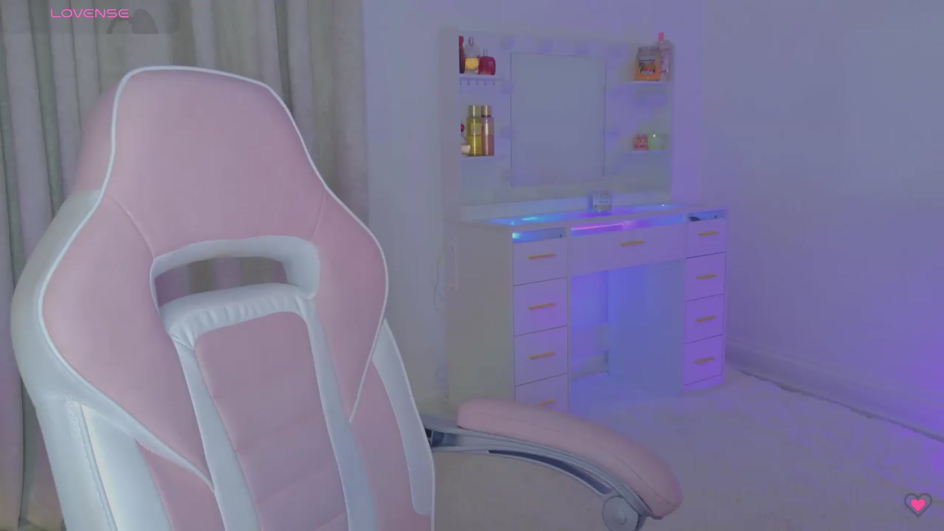 Gallery image thumbnail from Spanks_Wife's myfreecams stream on, 06/14/2026, 18:12 image 14 of 20