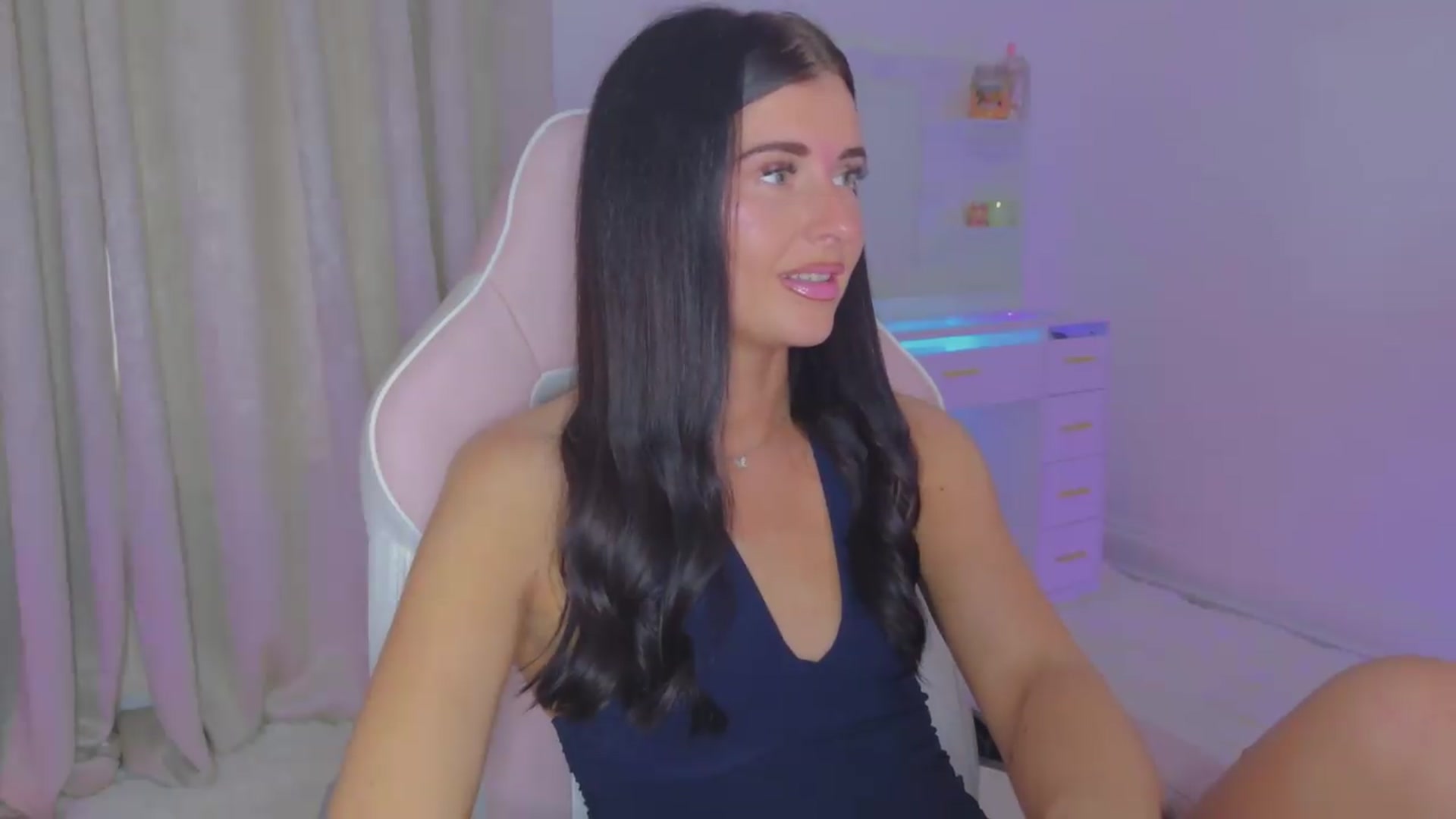 Gallery image thumbnail from Spanks_Wife's myfreecams stream on, 06/15/2026, 16:52 image 5 of 20