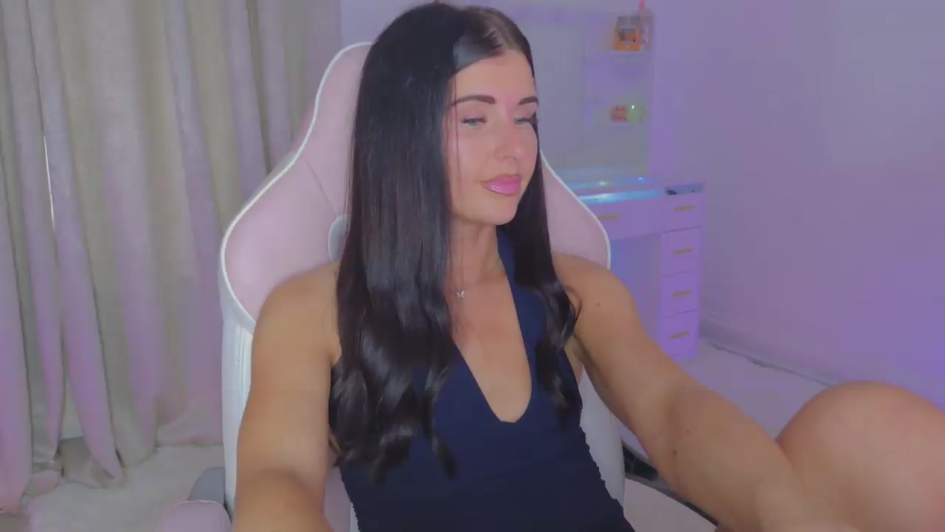 Gallery image thumbnail from Spanks_Wife's myfreecams stream on, 06/15/2026, 16:52 image 16 of 20