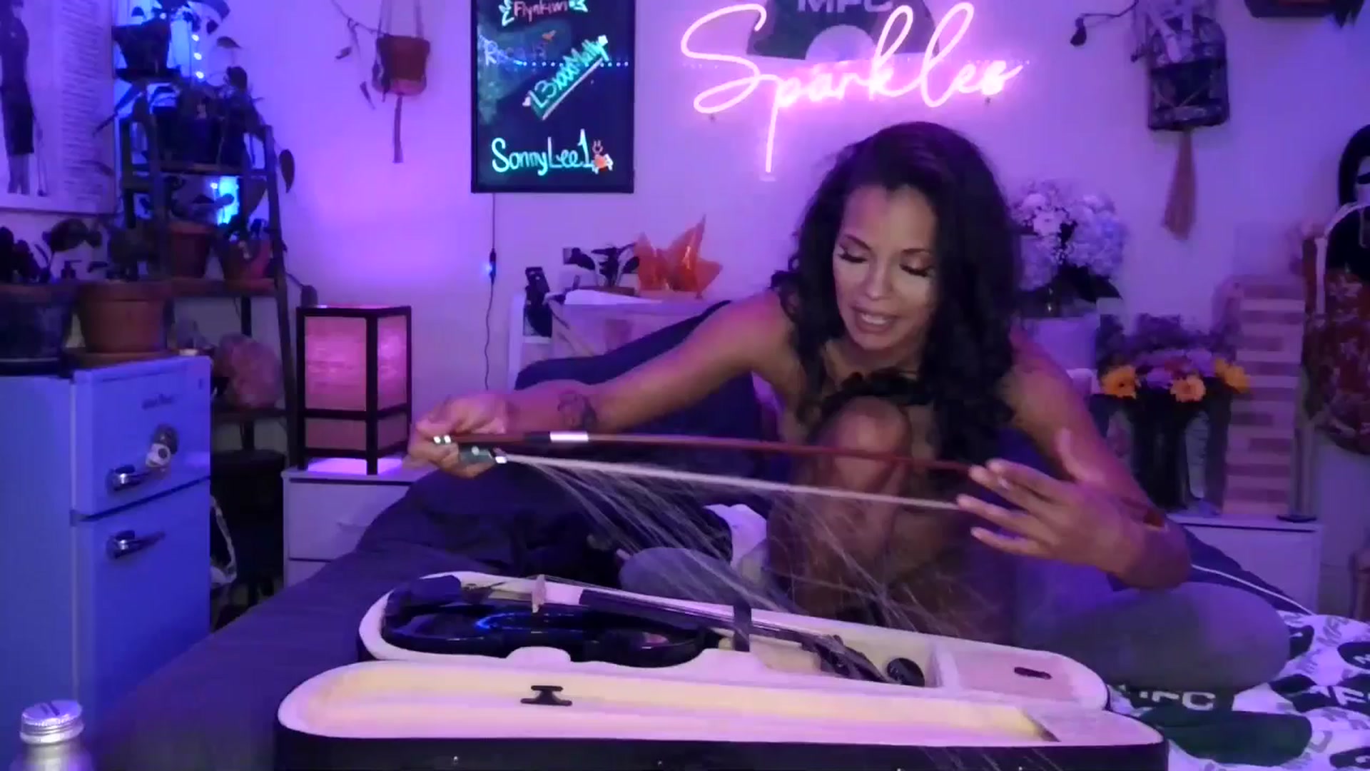 Gallery image thumbnail from Sparkl3s_BDay's myfreecams stream on, 09/13/2025, 11:05 image 17 of 20