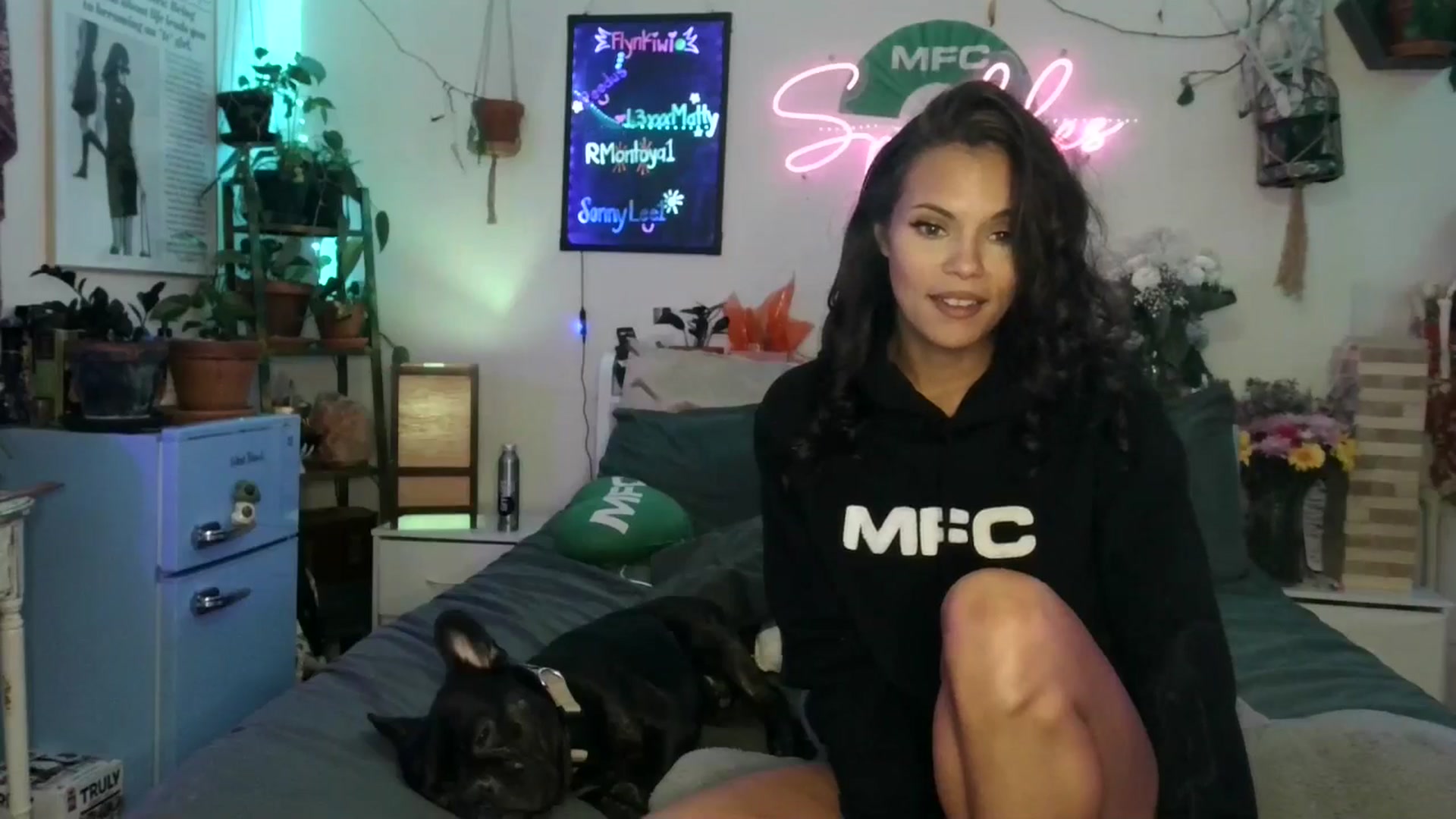 Gallery image thumbnail from Sparkl3s_BDay's myfreecams stream on, 09/16/2025, 08:35 image 16 of 20