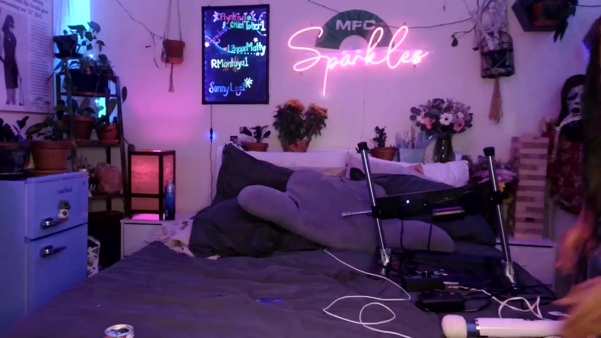 Gallery image thumbnail from Sparkl3s_BDay's myfreecams stream on, 09/19/2025, 10:25 image 7 of 20