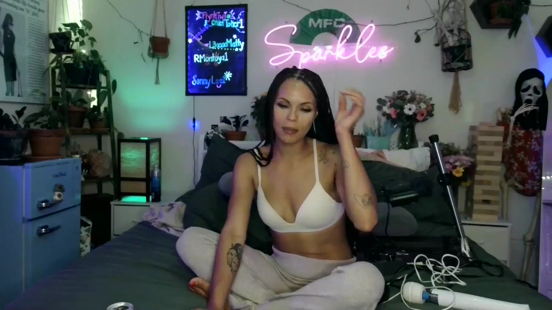 Gallery image thumbnail from Sparkl3s_BDay's myfreecams stream on, 09/19/2025, 10:25 image 9 of 20