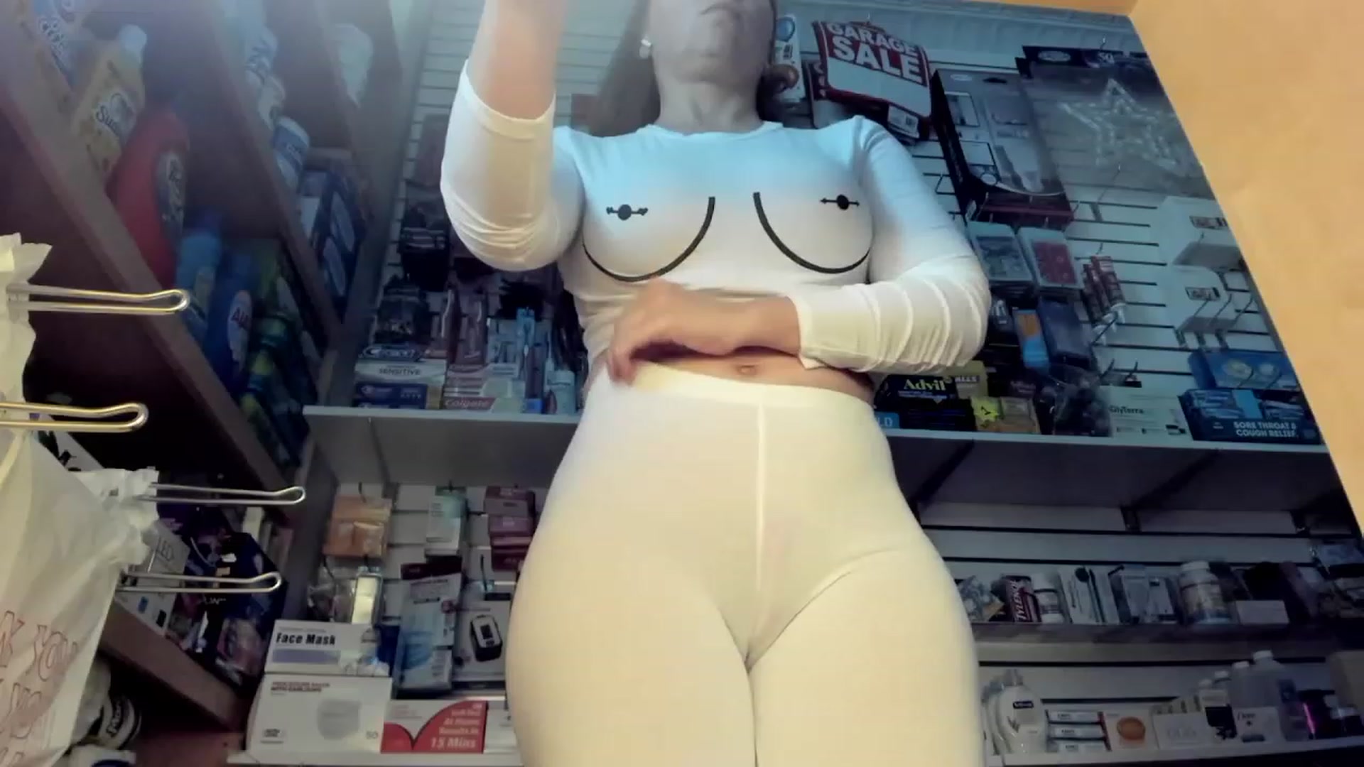 Gallery image thumbnail from SparkleLuLu's myfreecams stream on, 12/08/2022, 21:02 image 6 of 20