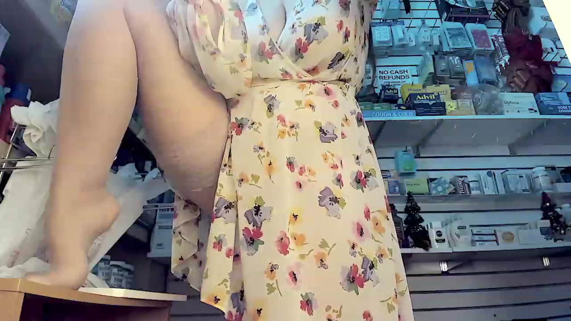 Gallery image thumbnail from SparkleLuLu's myfreecams stream on, 12/26/2022, 20:18 image 17 of 20