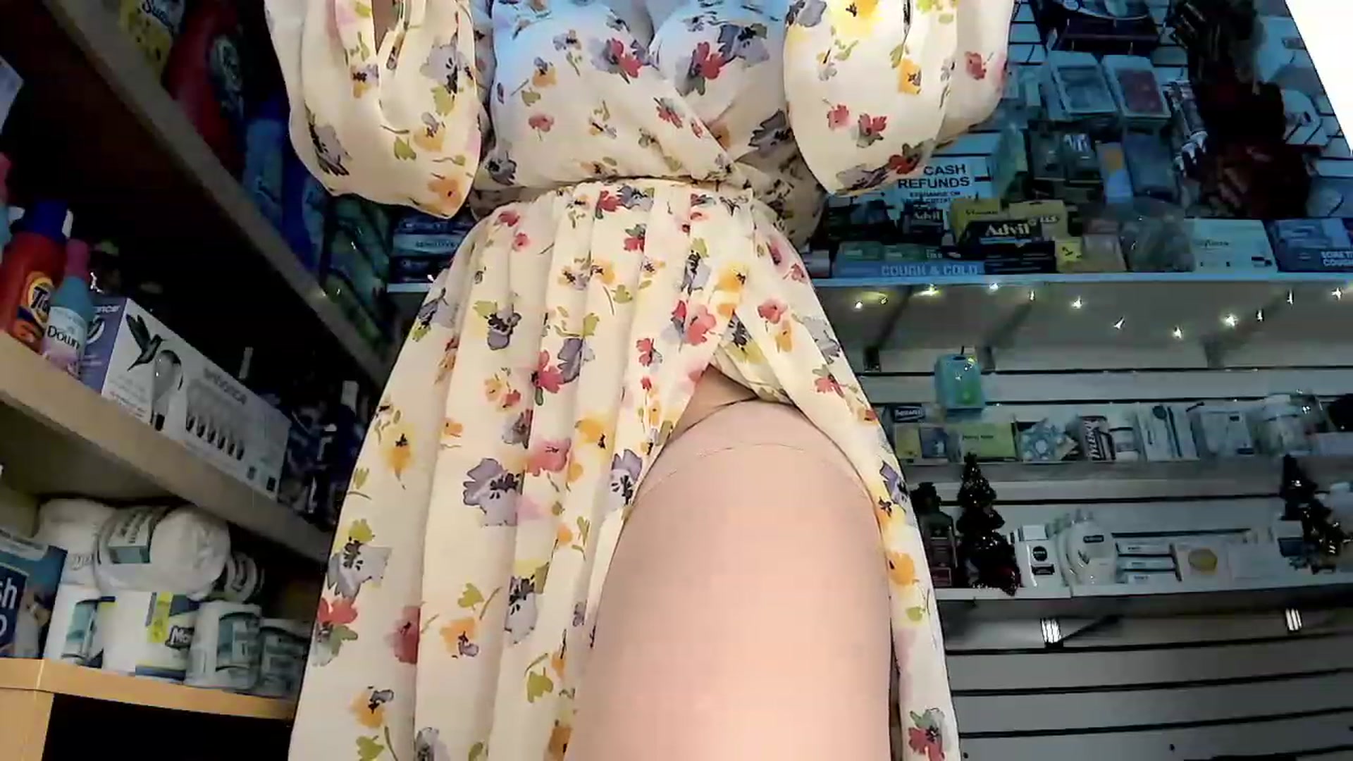 Gallery image thumbnail from SparkleLuLu's myfreecams stream on, 12/26/2022, 20:39 image 15 of 20