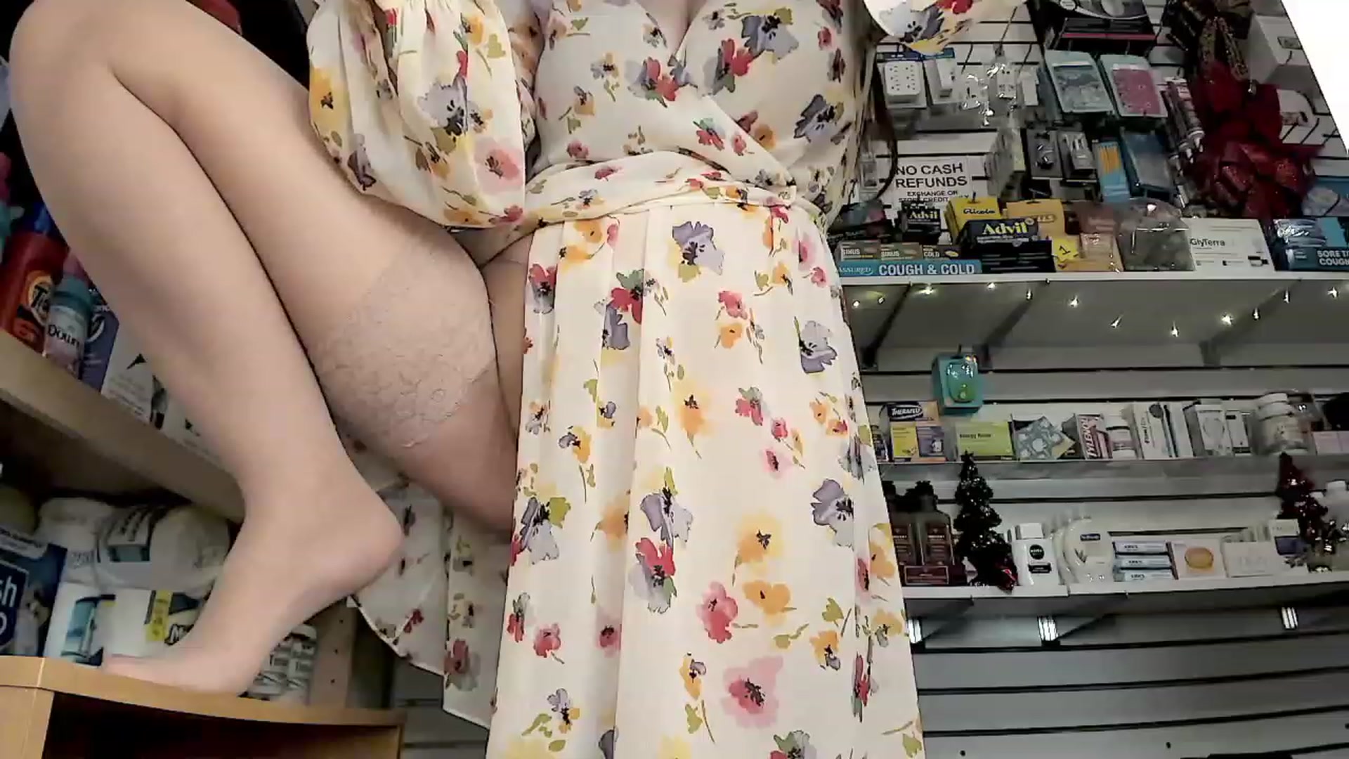 Gallery image thumbnail from SparkleLuLu's myfreecams stream on, 12/26/2022, 22:43 image 9 of 20