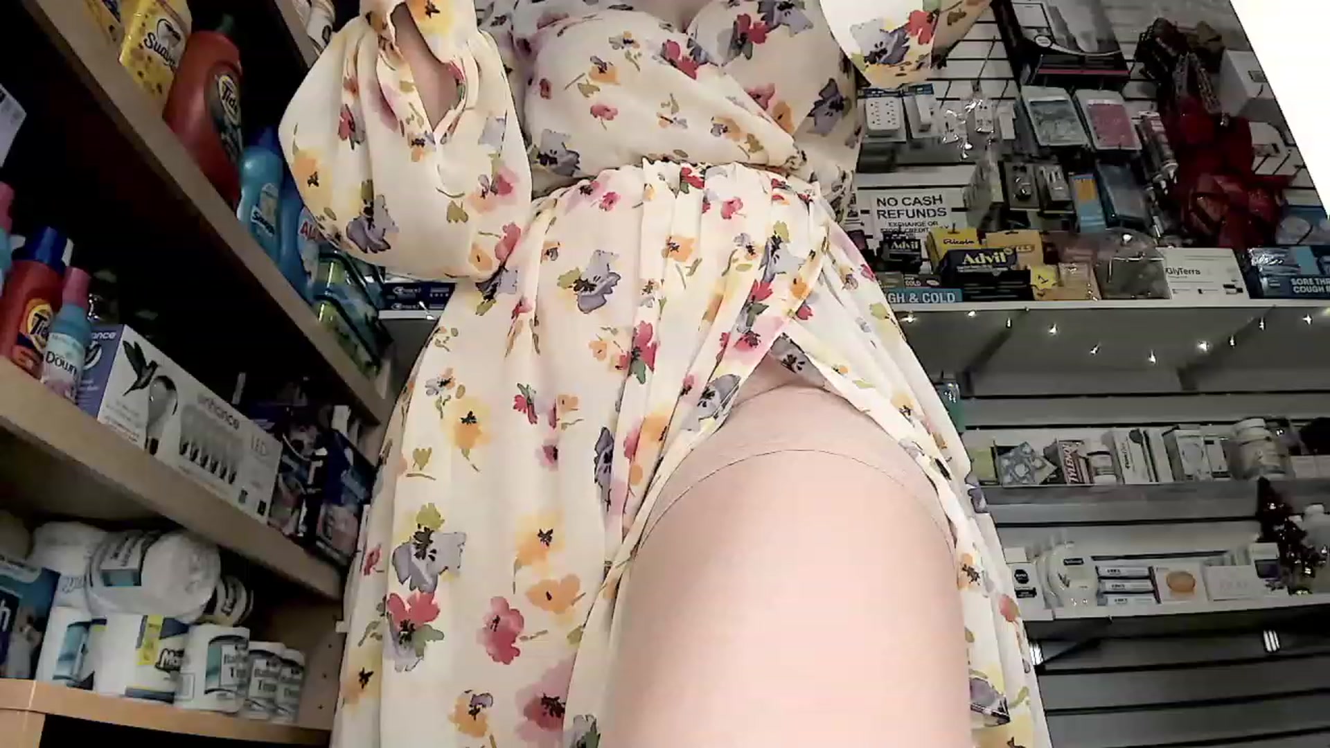 Gallery image thumbnail from SparkleLuLu's myfreecams stream on, 12/26/2022, 22:43 image 16 of 20