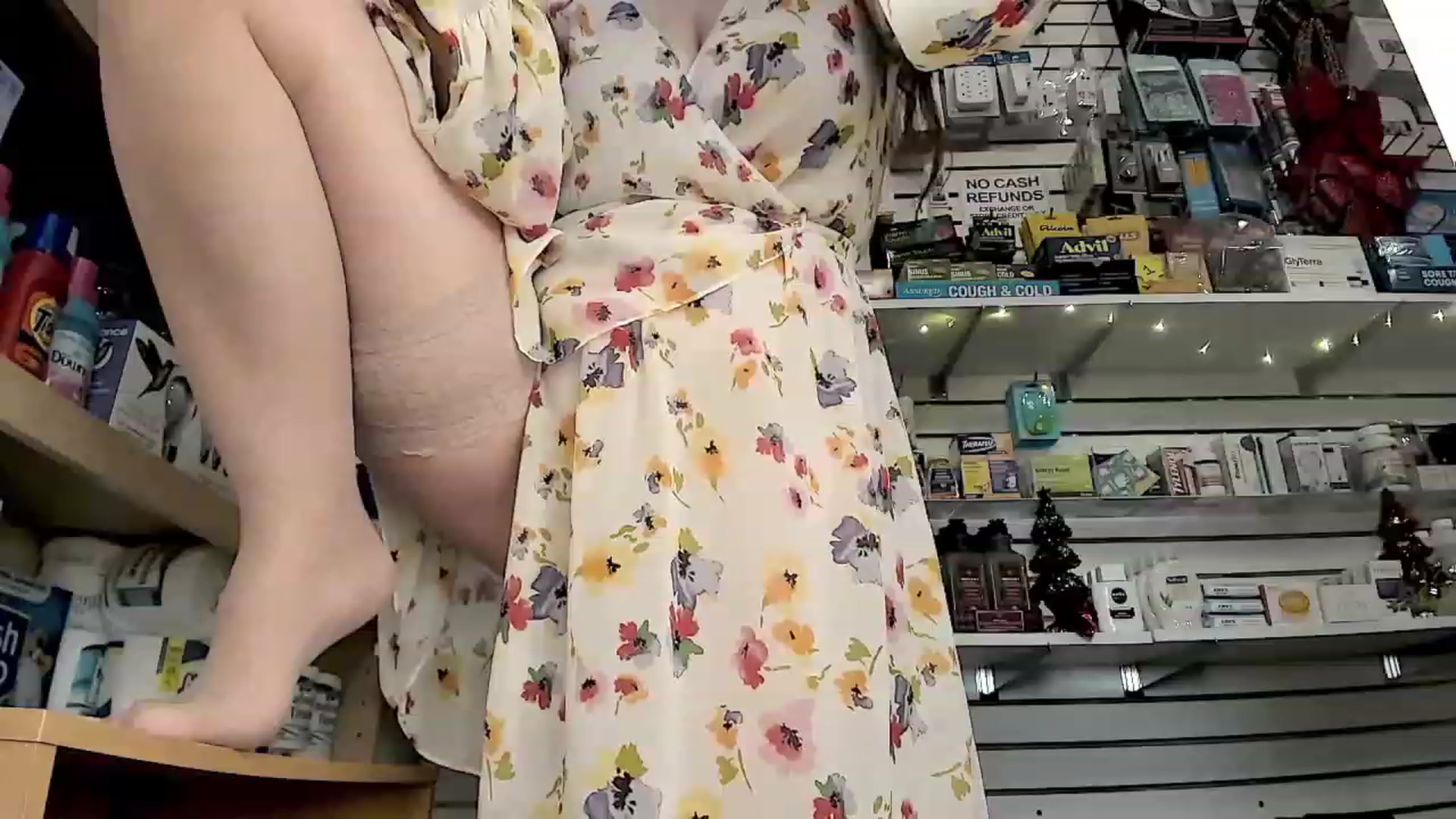 Gallery image thumbnail from SparkleLuLu's myfreecams stream on, 12/26/2022, 22:43 image 7 of 20