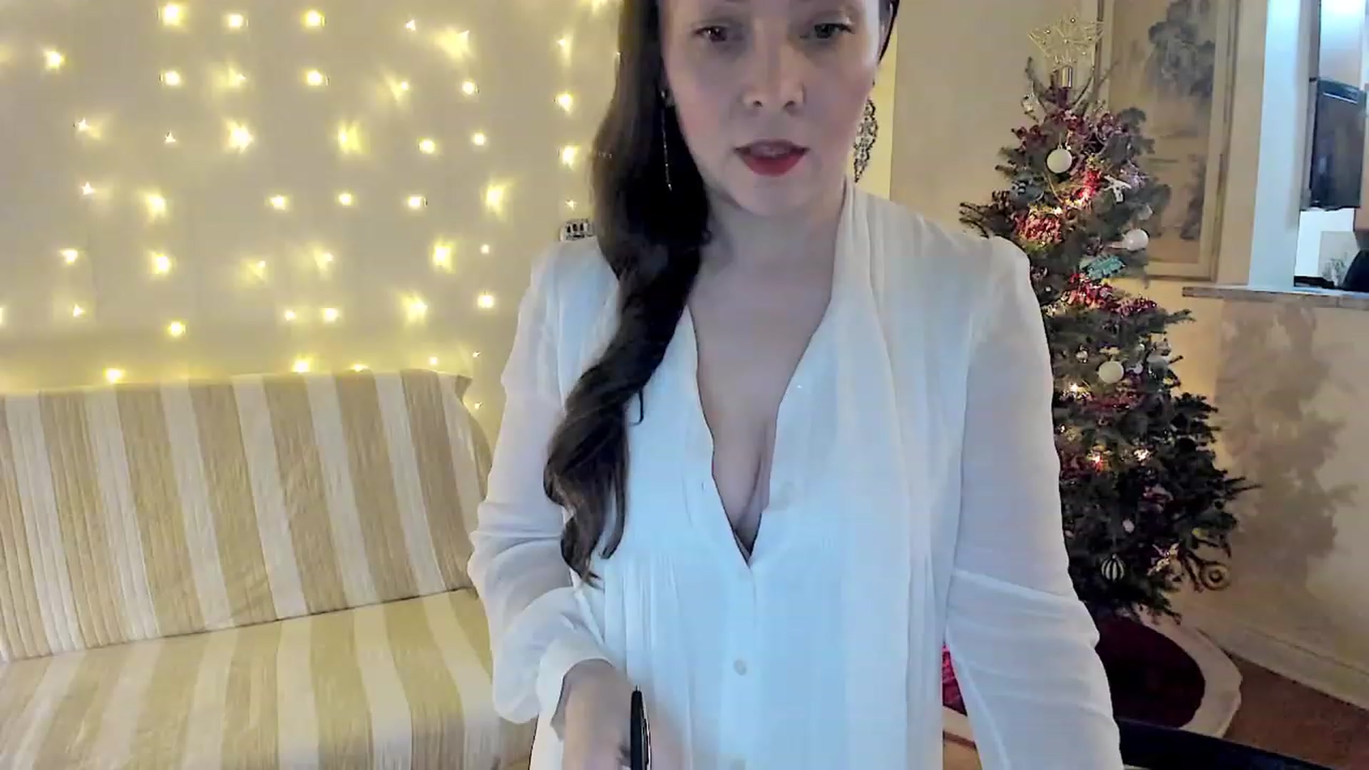 Gallery image thumbnail from SparkleLuLu's myfreecams stream on, 12/31/2022, 23:31 image 9 of 20