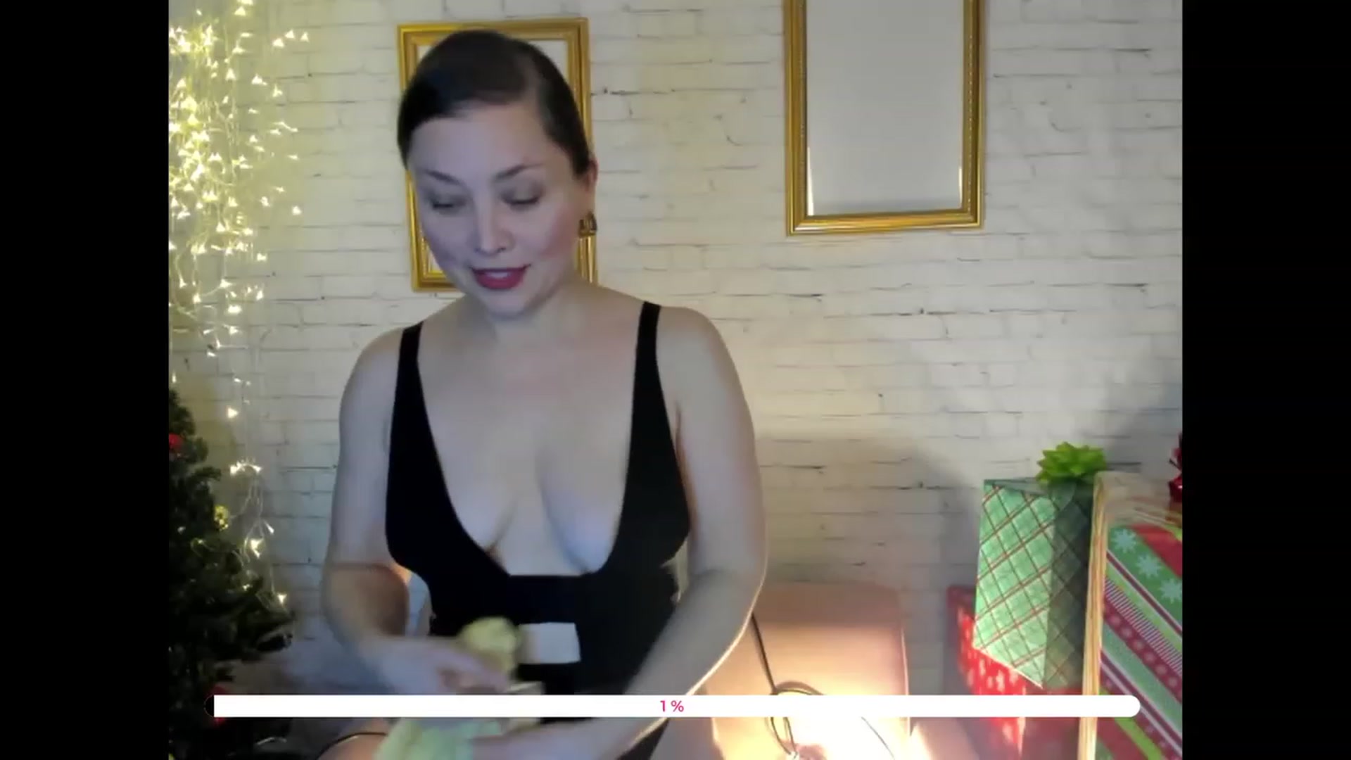 Gallery image thumbnail from SparkleLuLu's myfreecams stream on, 12/28/2023, 21:14 image 17 of 20