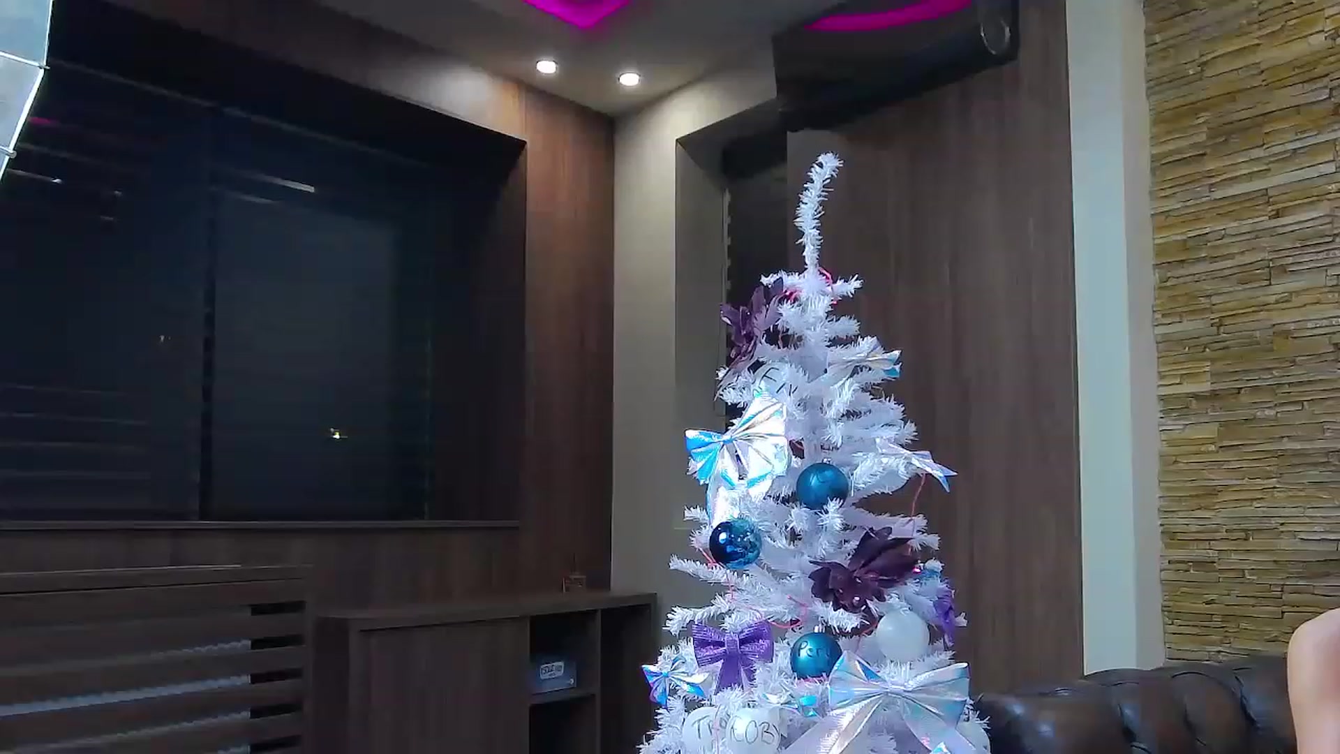 Gallery image thumbnail from SparklingN's myfreecams stream on, 12/12/2022, 18:05 image 17 of 20