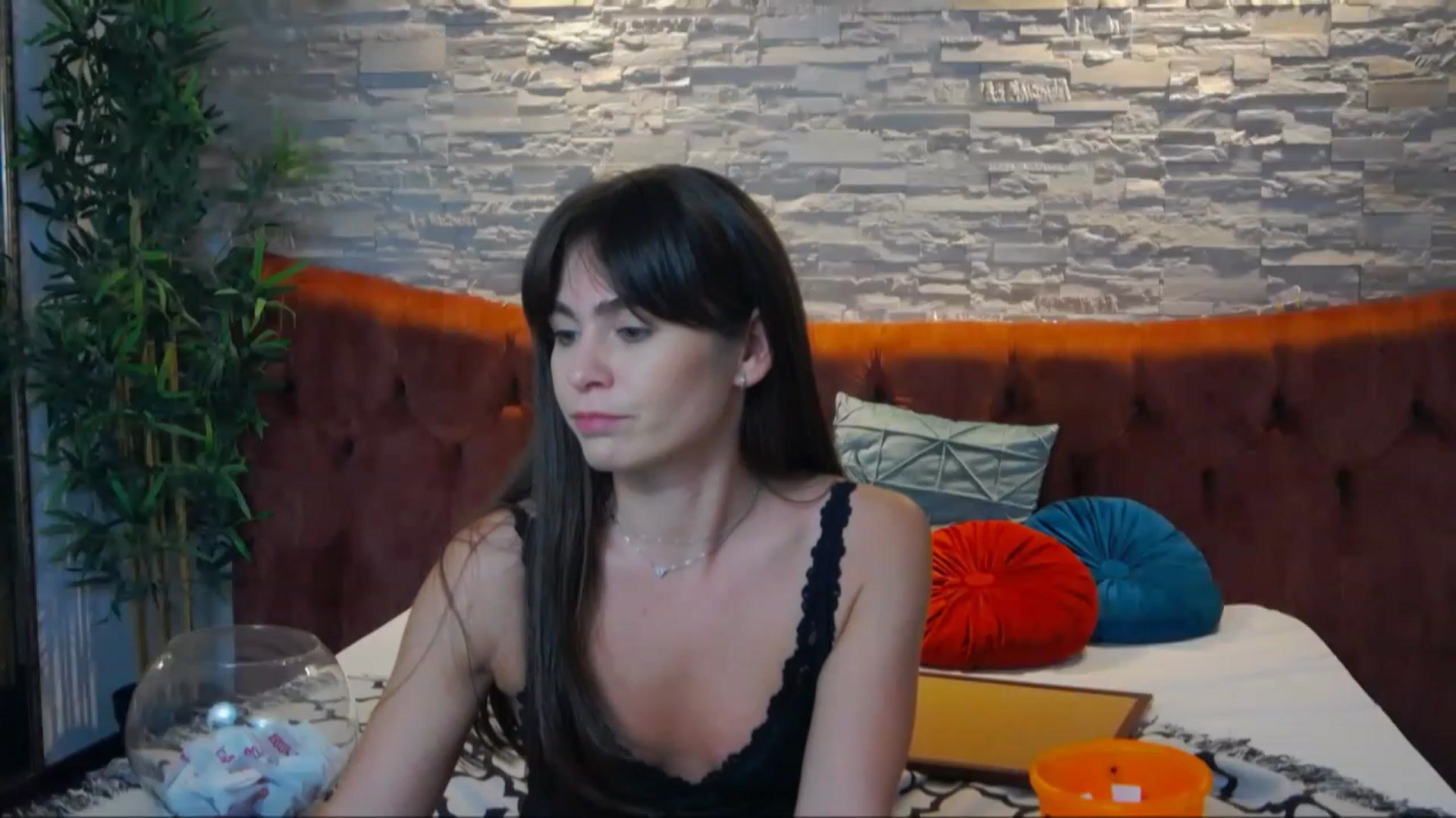 Gallery image thumbnail from SparklingN's myfreecams stream on, 12/19/2022, 17:17 image 16 of 20