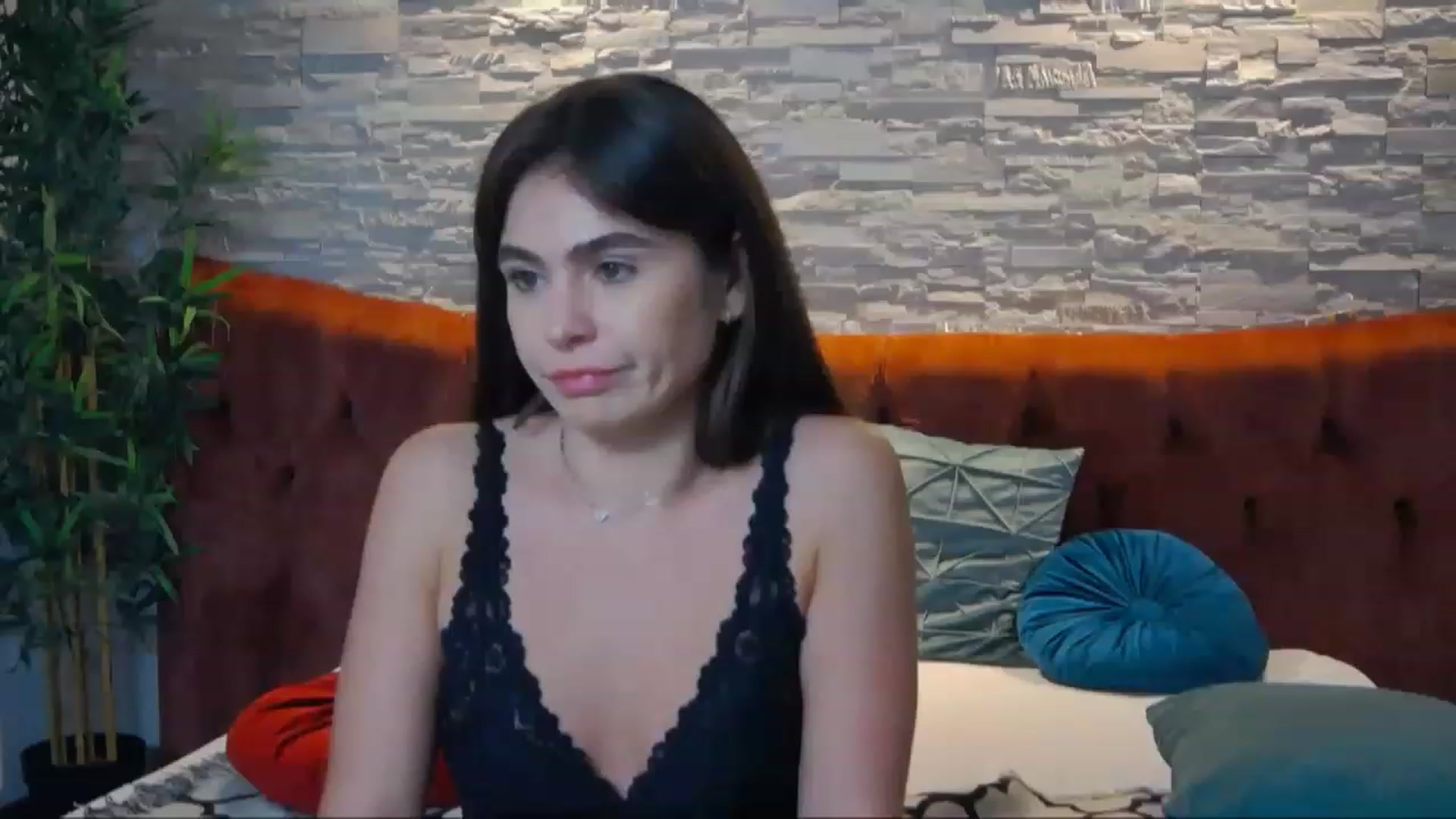 Gallery image thumbnail from SparklingN's myfreecams stream on, 12/19/2022, 18:25 image 14 of 20