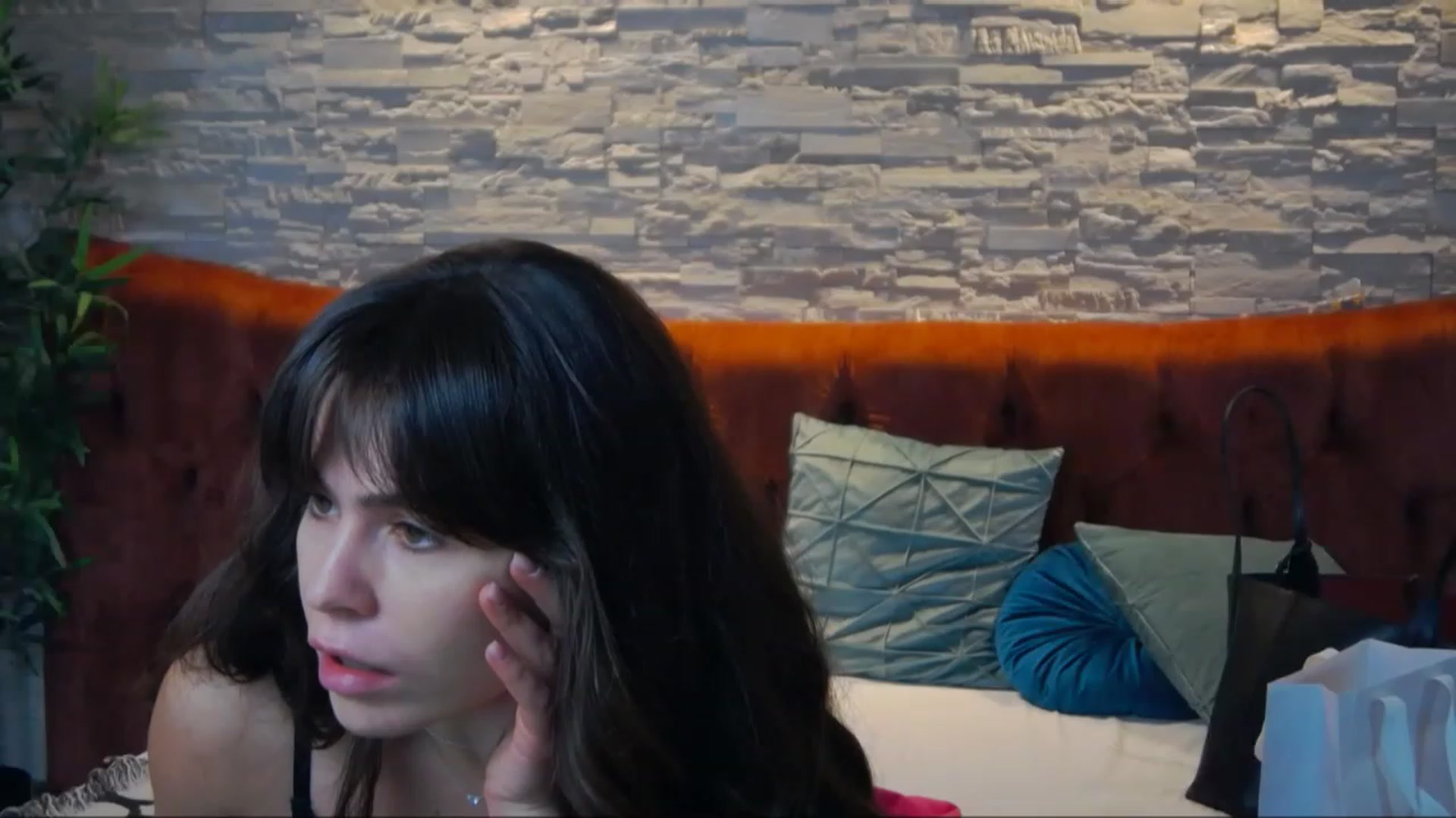Gallery image thumbnail from SparklingN's myfreecams stream on, 12/20/2022, 15:43 image 2 of 20