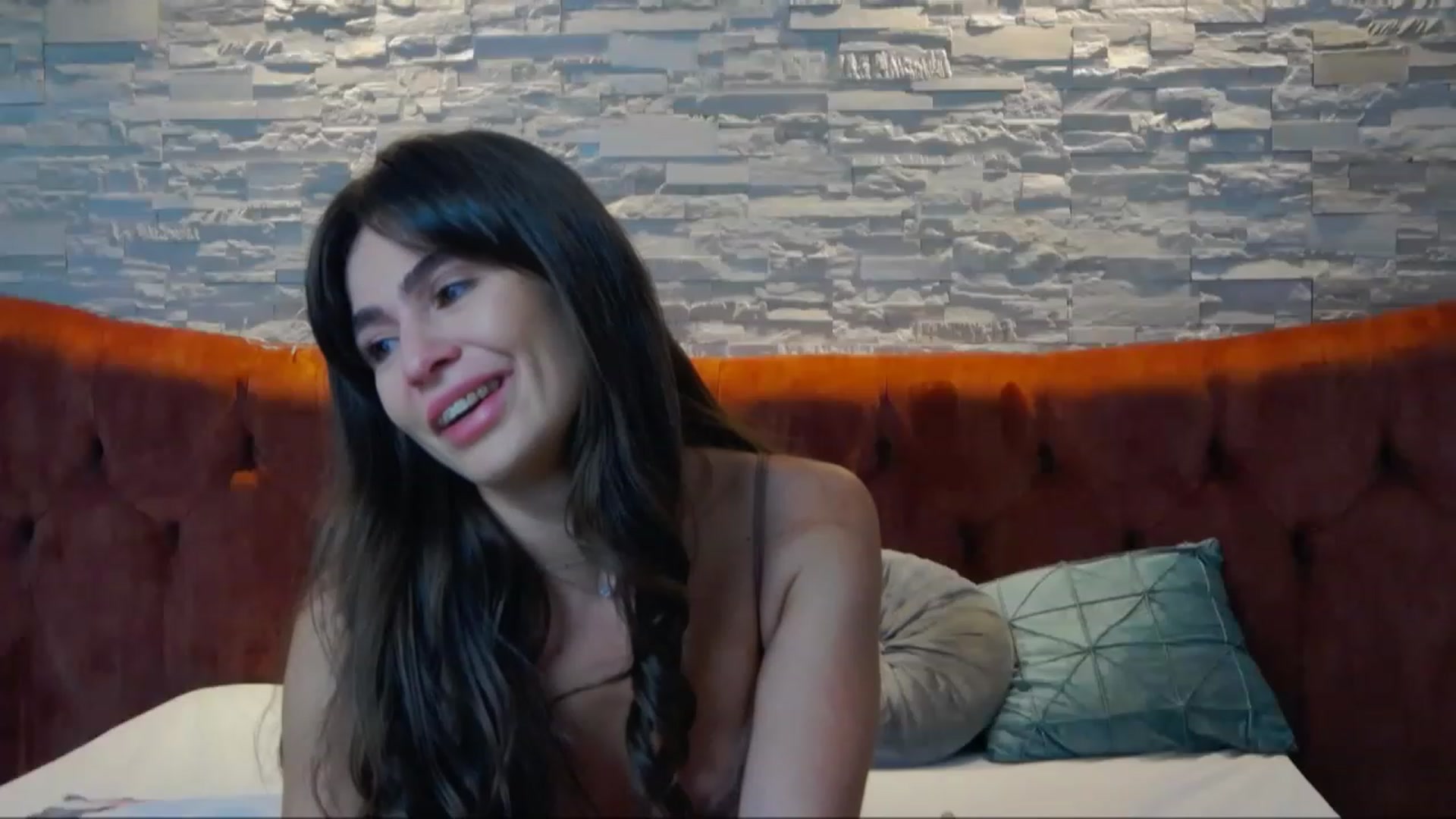 Gallery image thumbnail from SparklingN's myfreecams stream on, 12/21/2022, 17:20 image 18 of 20