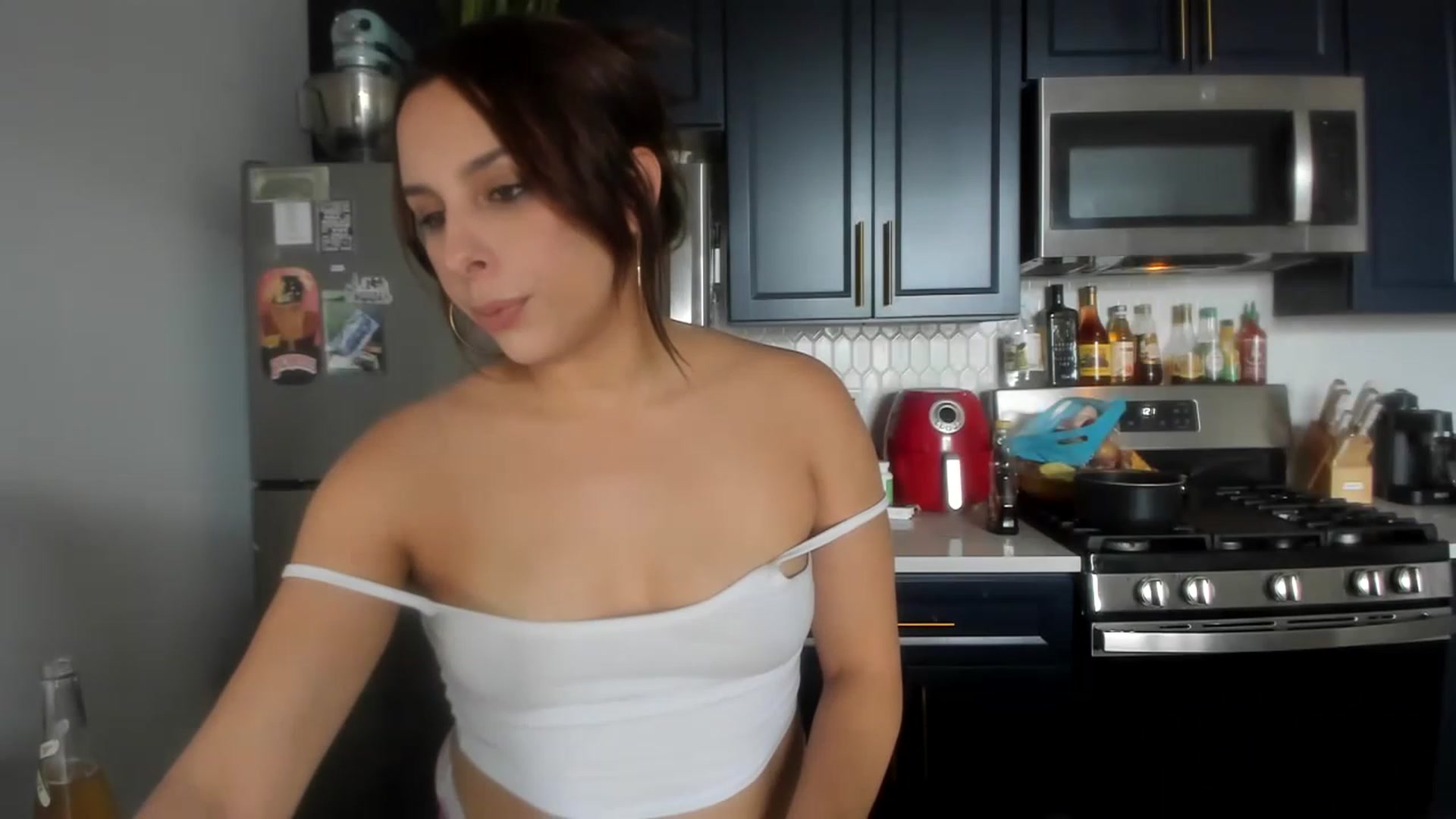 Gallery image thumbnail from SparklySays's myfreecams stream on, 05/16/2023, 17:37 image 17 of 20
