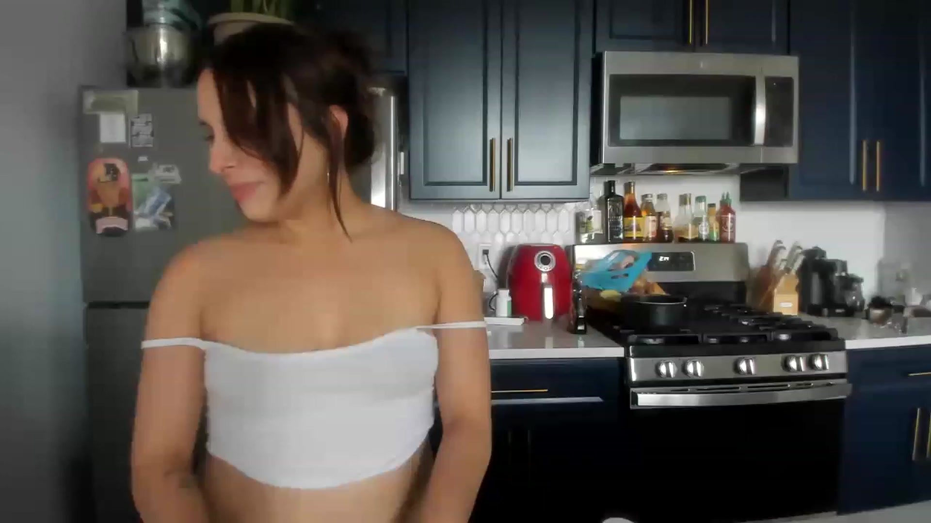 Gallery image thumbnail from SparklySays's myfreecams stream on, 05/16/2023, 18:58 image 4 of 20