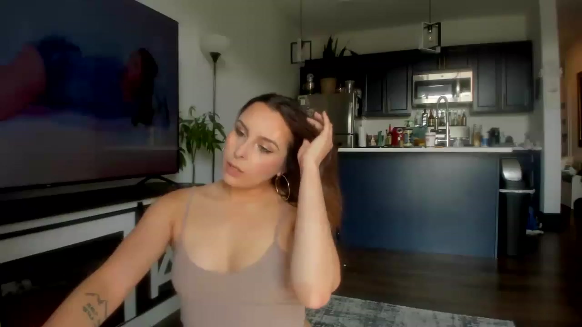 Gallery image thumbnail from SparklySays's myfreecams stream on, 05/18/2023, 14:00 image 8 of 20