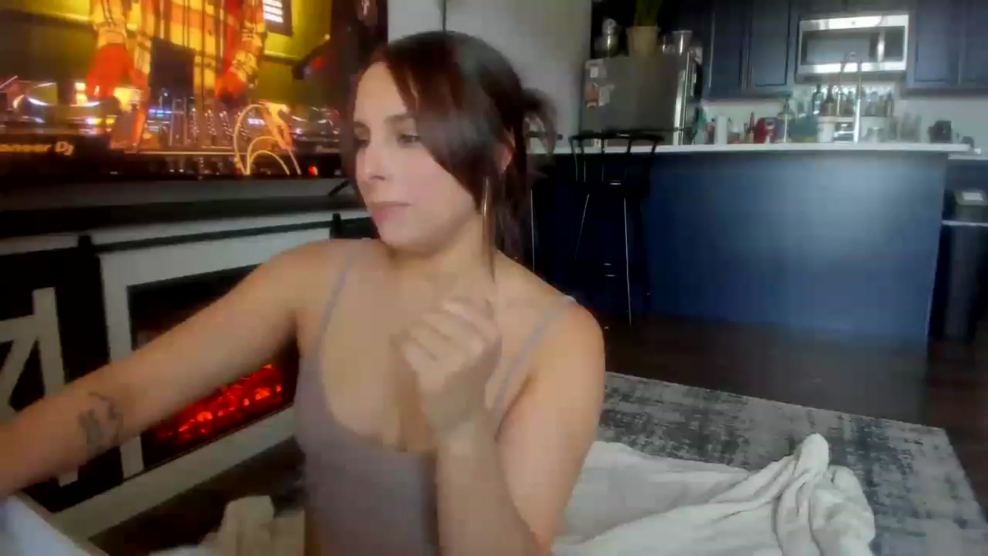 Gallery image thumbnail from SparklySays's myfreecams stream on, 05/18/2023, 19:08 image 20 of 20