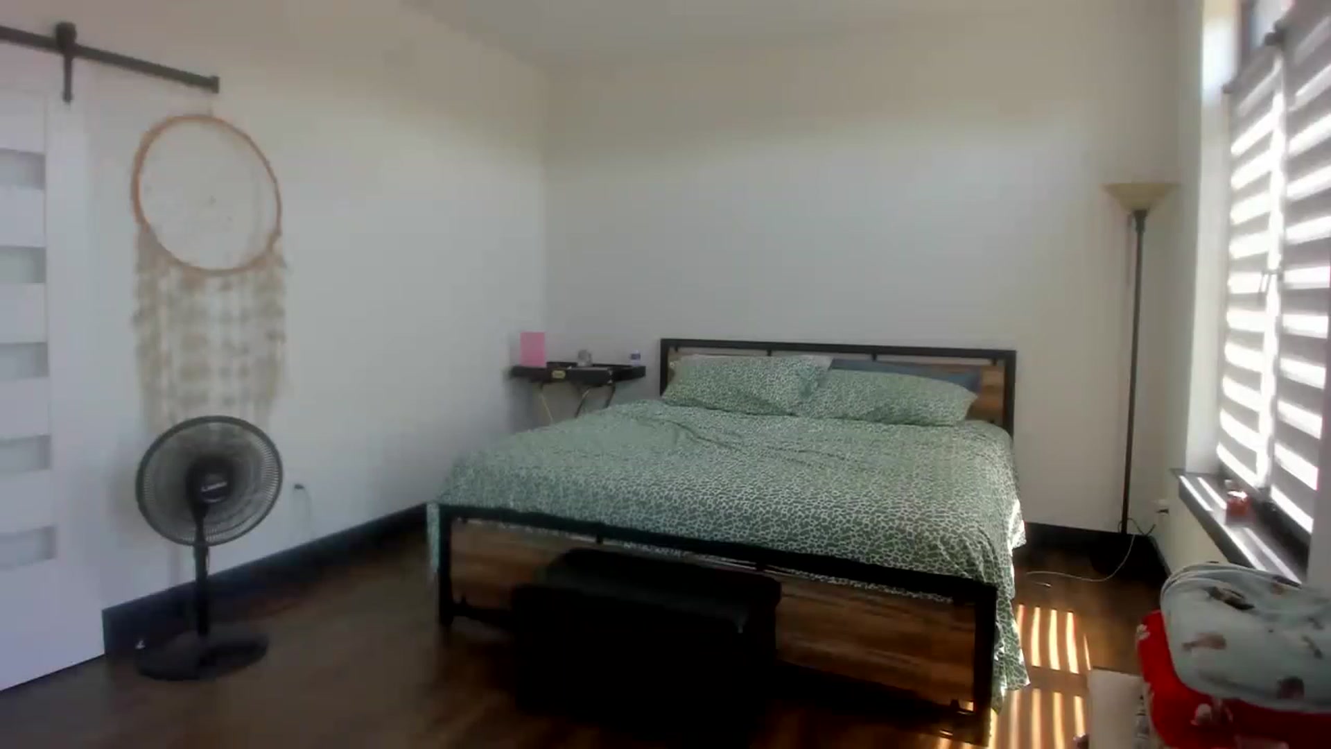 Gallery image thumbnail from SparklySays's myfreecams stream on, 05/26/2023, 17:06 image 5 of 20