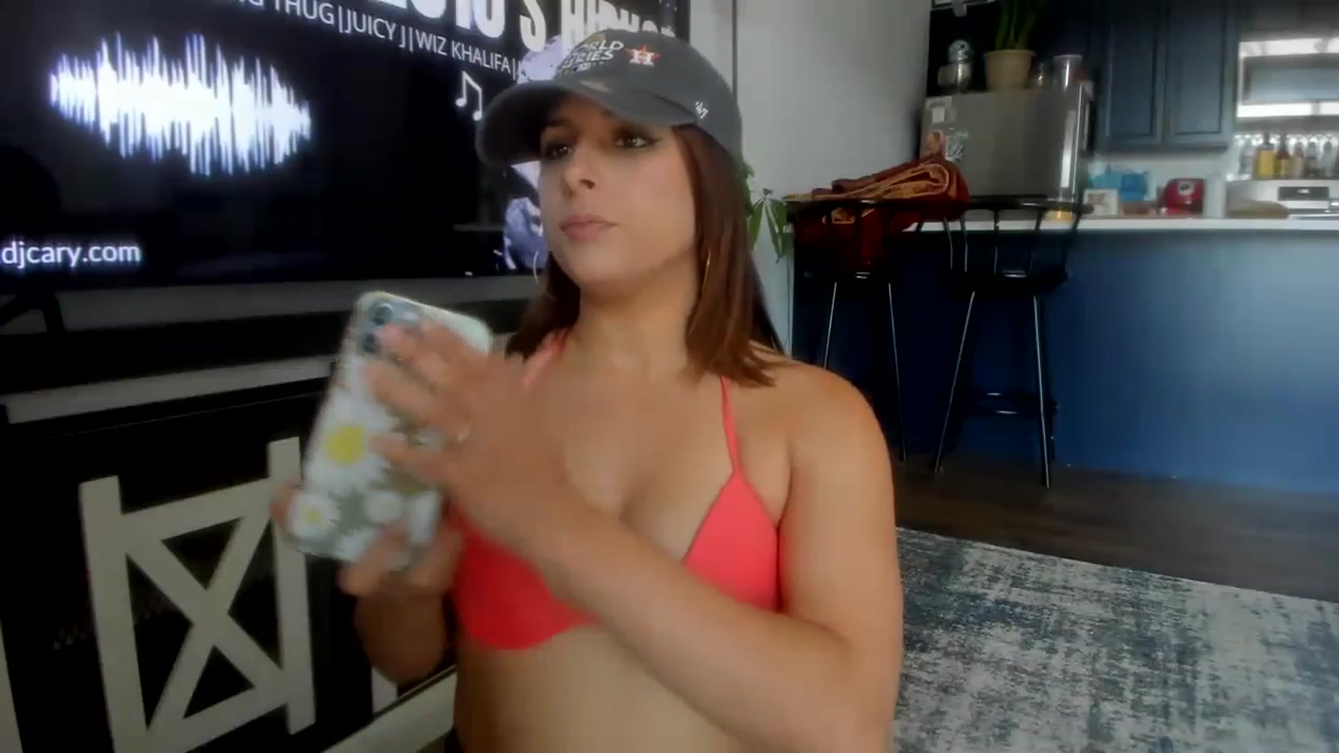 Gallery image thumbnail from SparklySays's myfreecams stream on, 05/31/2023, 15:45 image 11 of 20