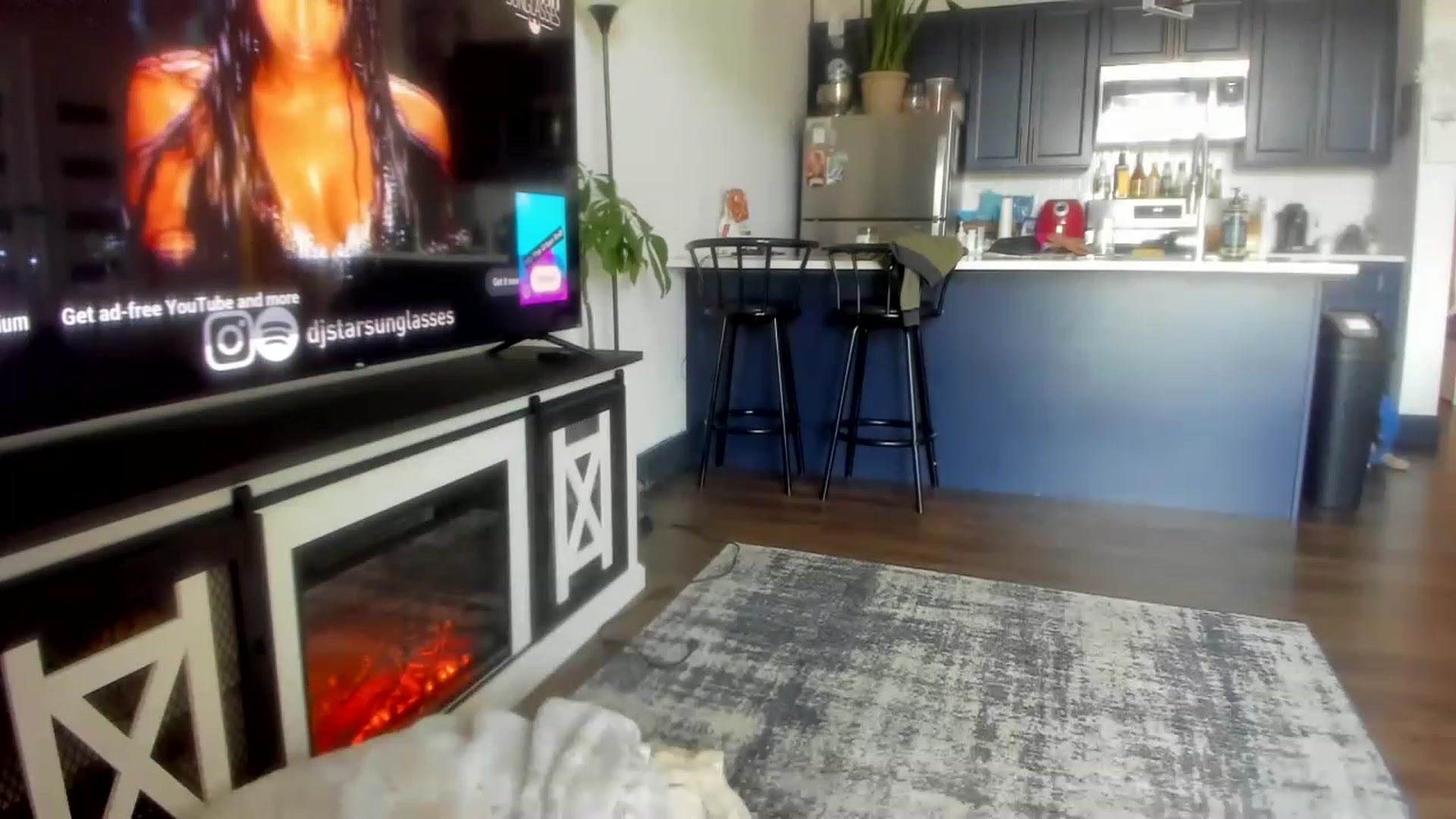 Gallery image thumbnail from SparklySays's myfreecams stream on, 06/01/2023, 16:38 image 13 of 20