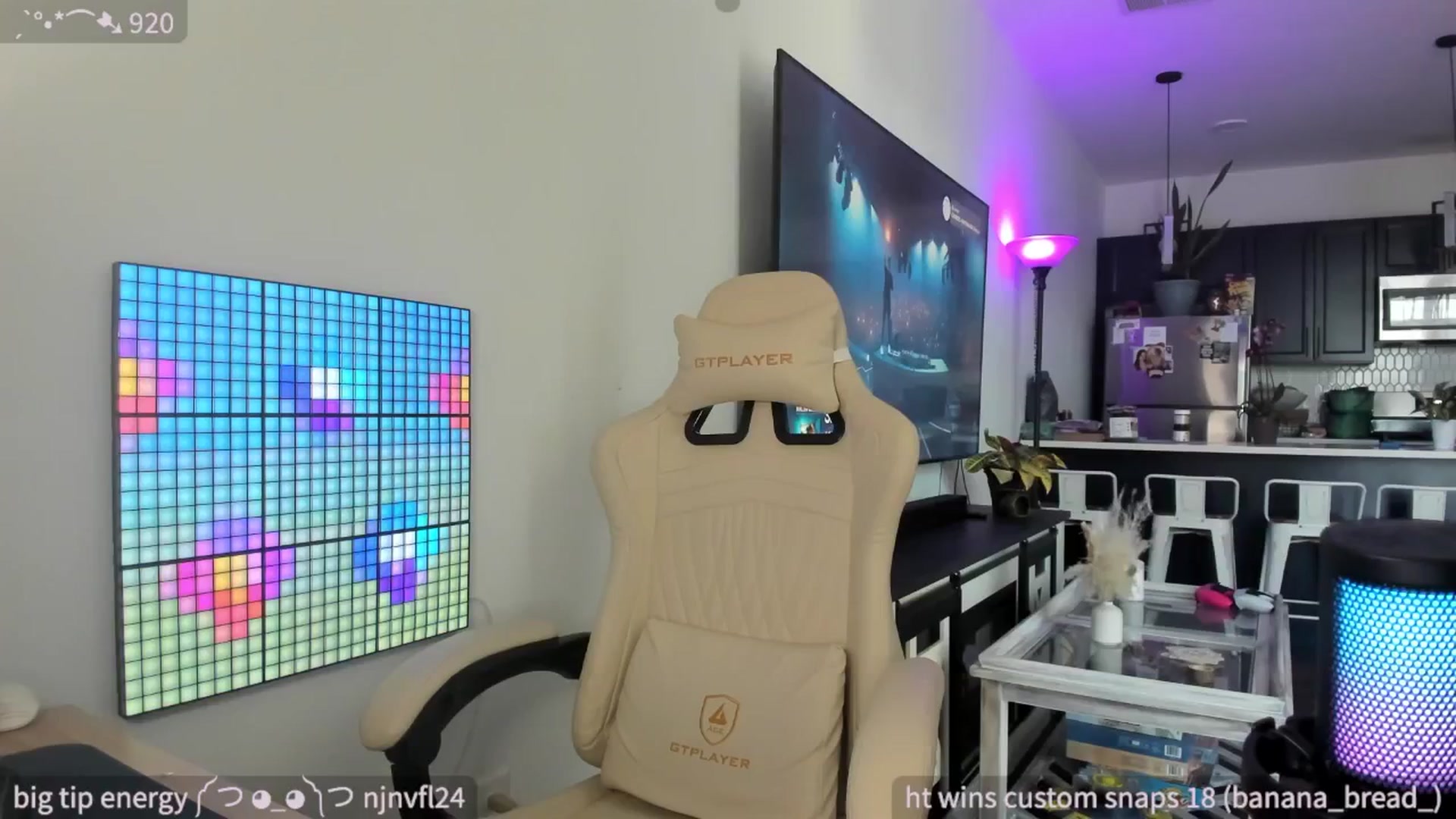Gallery image thumbnail from SparklySays's myfreecams stream on, 04/29/2025, 17:10 image 16 of 20