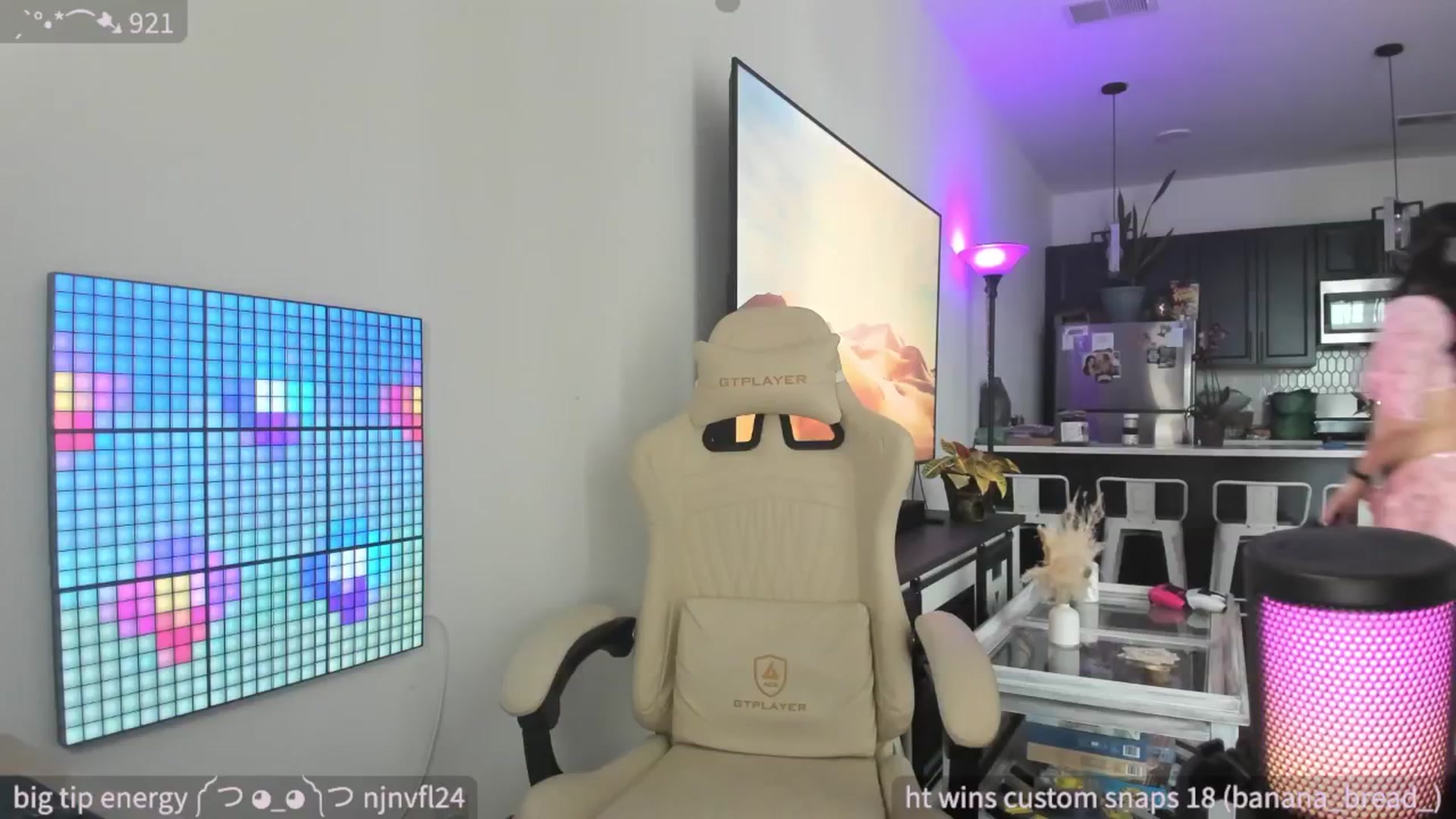 Gallery image thumbnail from SparklySays's myfreecams stream on, 04/29/2025, 18:23 image 3 of 20