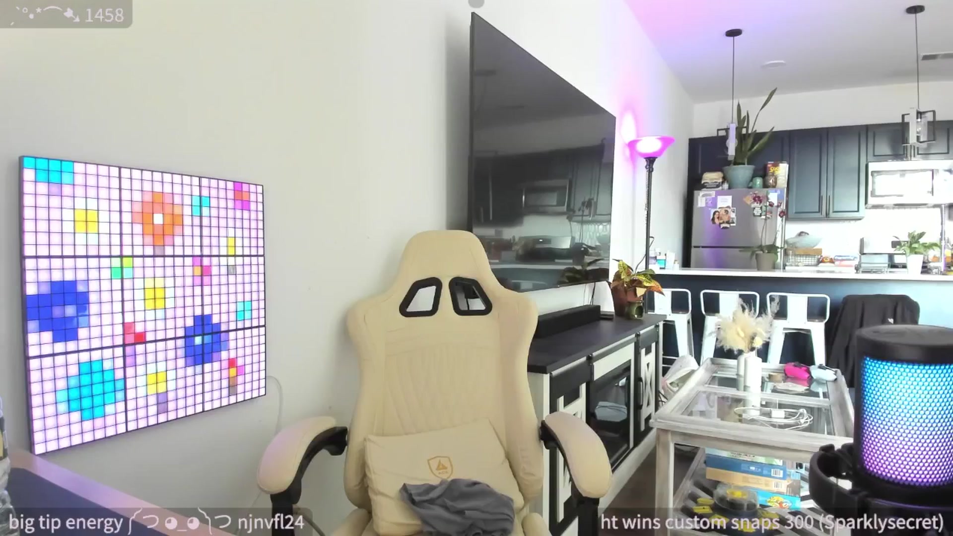 Gallery image thumbnail from SparklySays's myfreecams stream on, 05/08/2025, 17:46 image 15 of 20