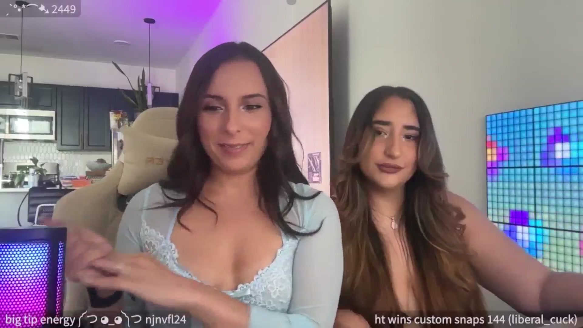 Gallery image thumbnail from SparklySays's myfreecams stream on, 05/19/2025, 20:27 image 4 of 20