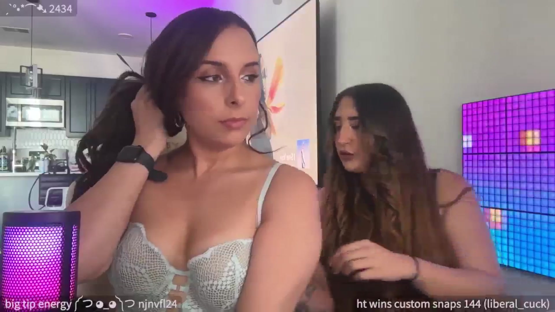 Gallery image thumbnail from SparklySays's myfreecams stream on, 05/19/2025, 20:27 image 20 of 20