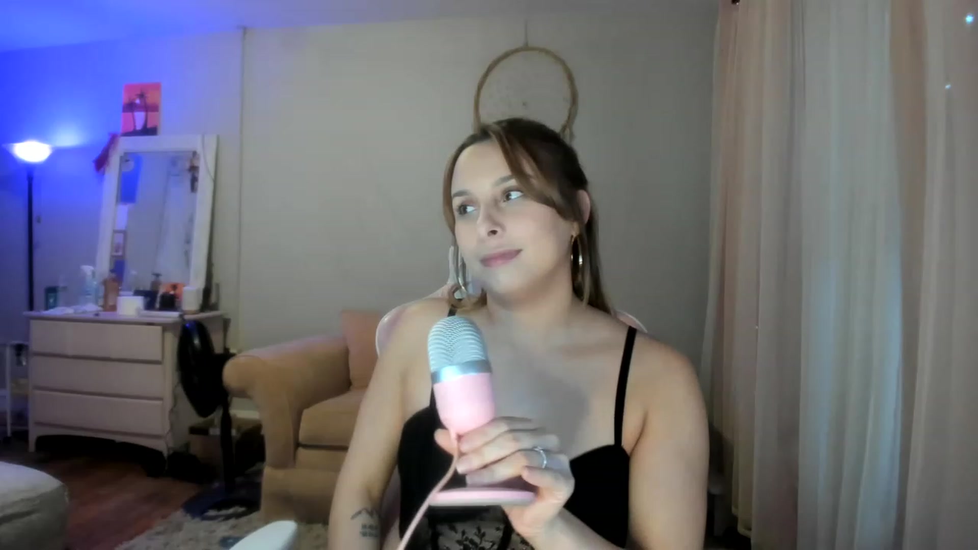 Gallery image thumbnail from Sparkly__'s myfreecams stream on, 02/07/2023, 22:11 image 14 of 20