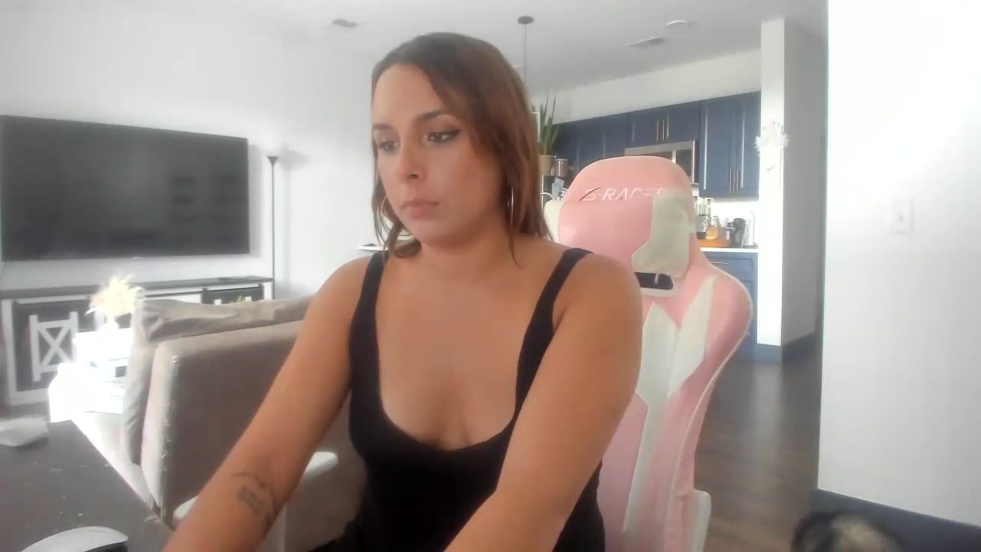 Gallery image thumbnail from Sparkly__'s myfreecams stream on, 07/17/2023, 15:31 image 16 of 20