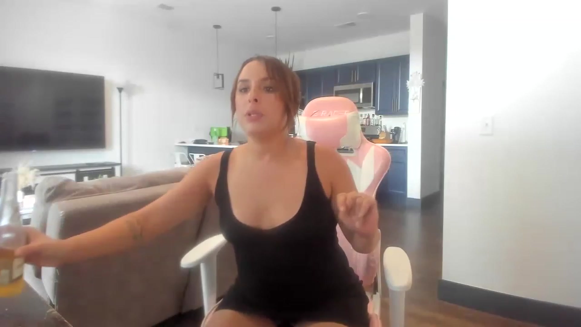 Gallery image thumbnail from Sparkly__'s myfreecams stream on, 07/17/2023, 18:46 image 8 of 20