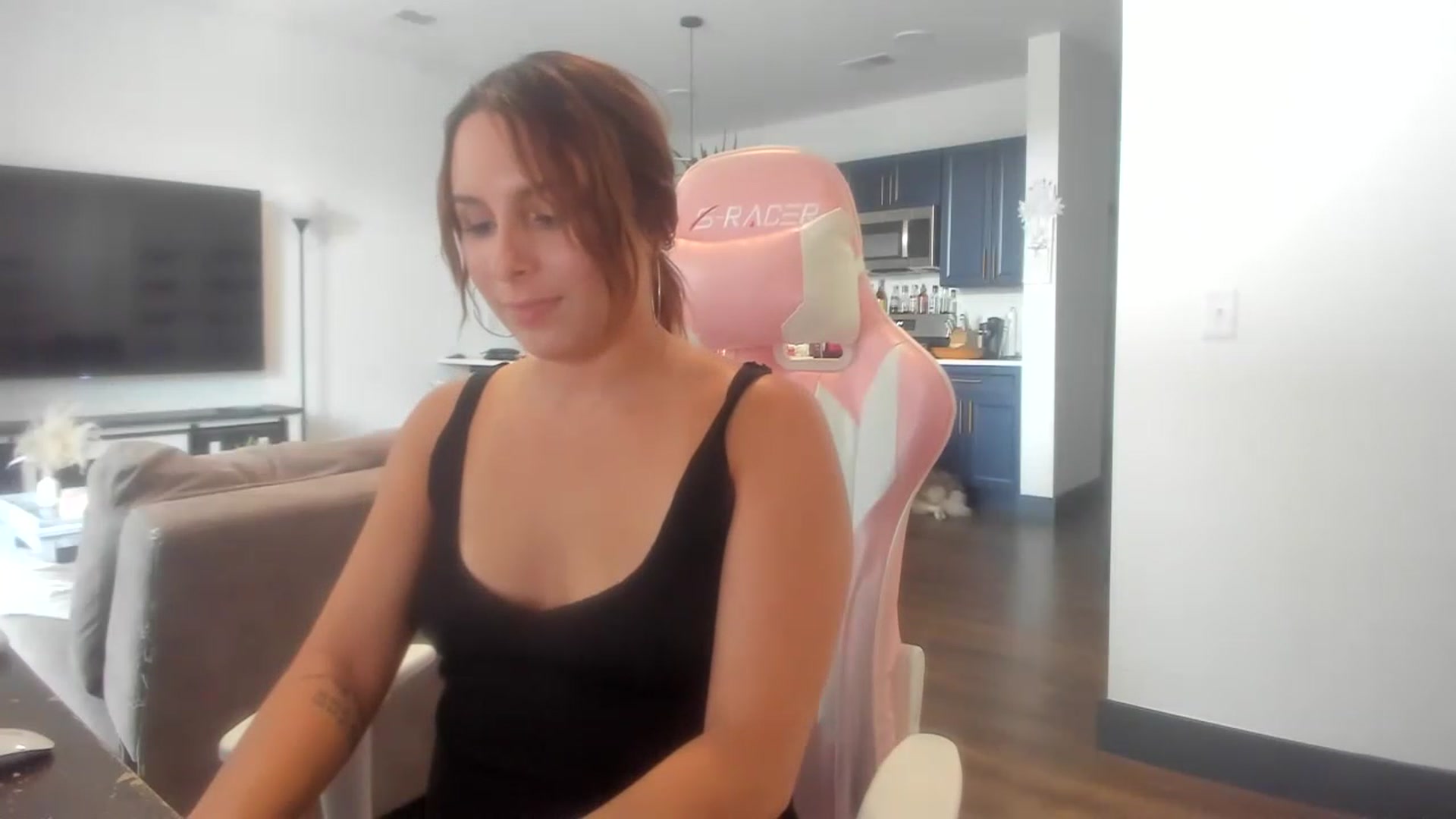 Gallery image thumbnail from Sparkly__'s myfreecams stream on, 07/17/2023, 18:46 image 14 of 20